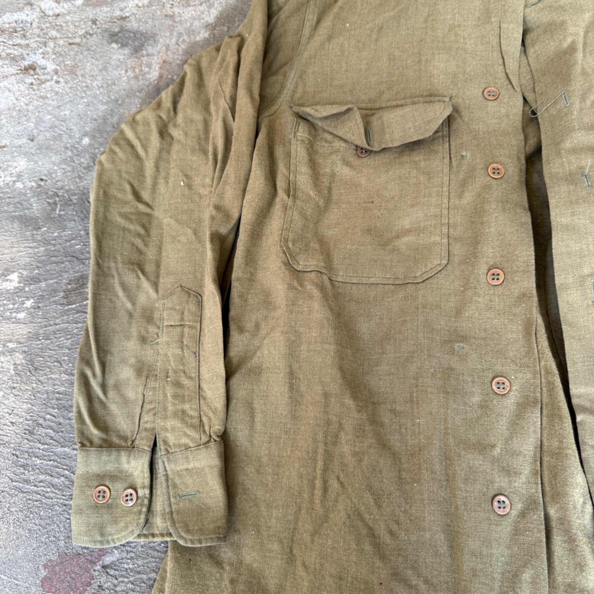 Vintage Military Olive Green Button-Up Shirt With Dual Front Pockets & High Collar