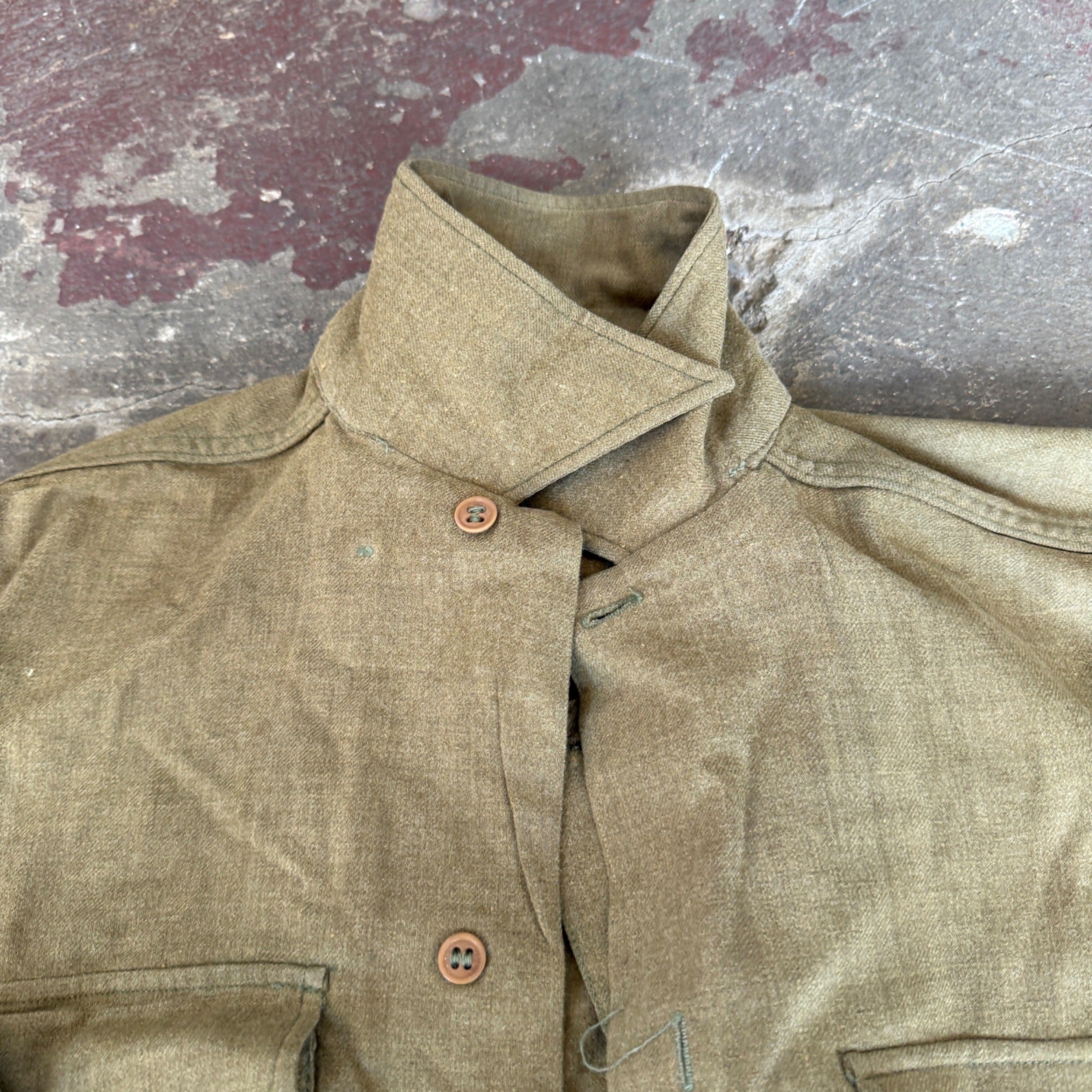 Vintage Military Olive Green Button-Up Shirt With Dual Front Pockets & High Collar