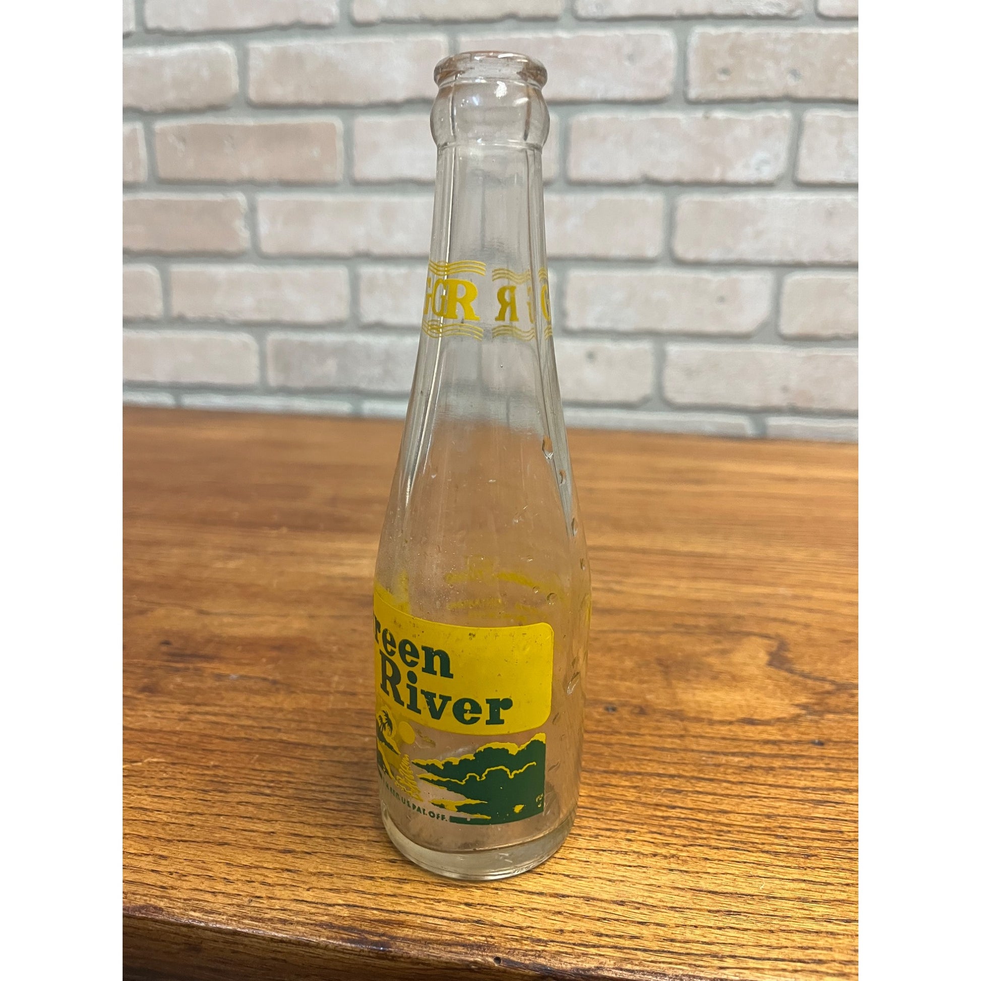 Vintage Green River ACL 7 Ounce Glass Soda Bottle 1947 Chicago Illinois