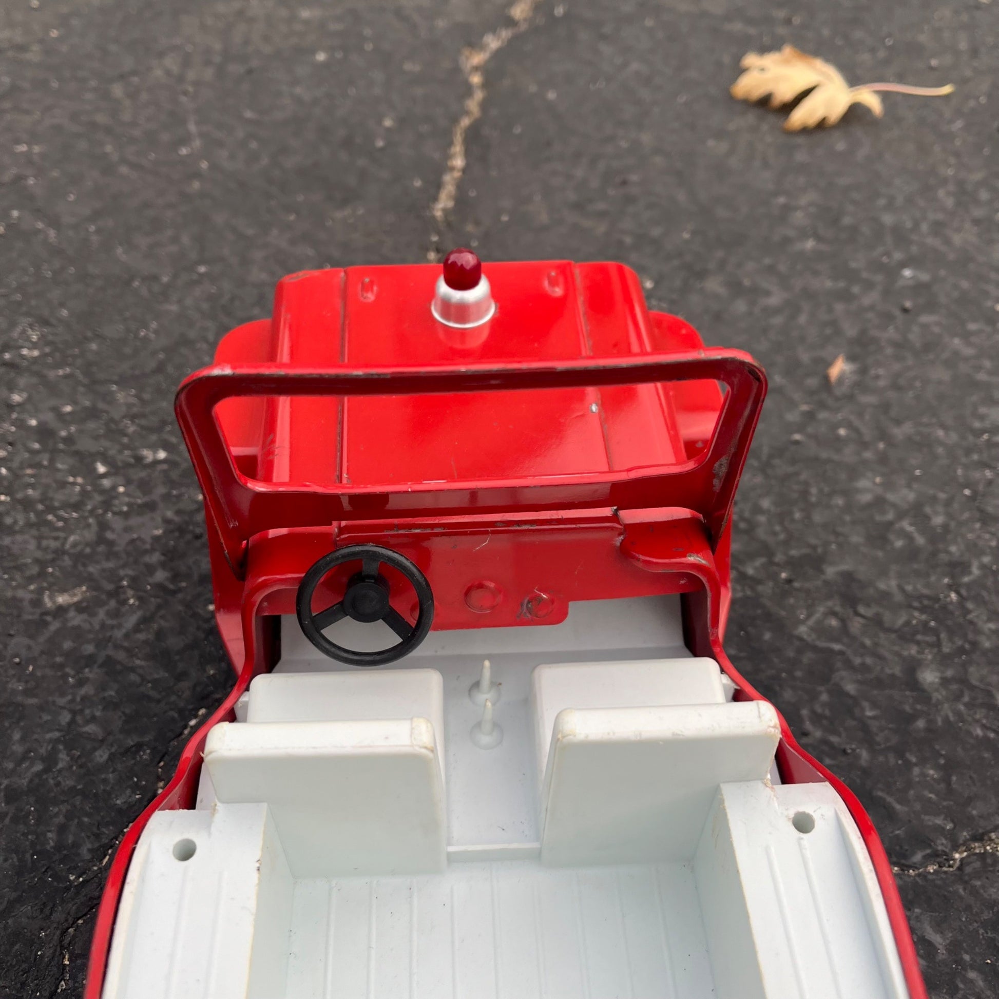 Vintage Tonka Willys Jeep Fire Pumper Red w/Siren Light Pressed Steel Toy
