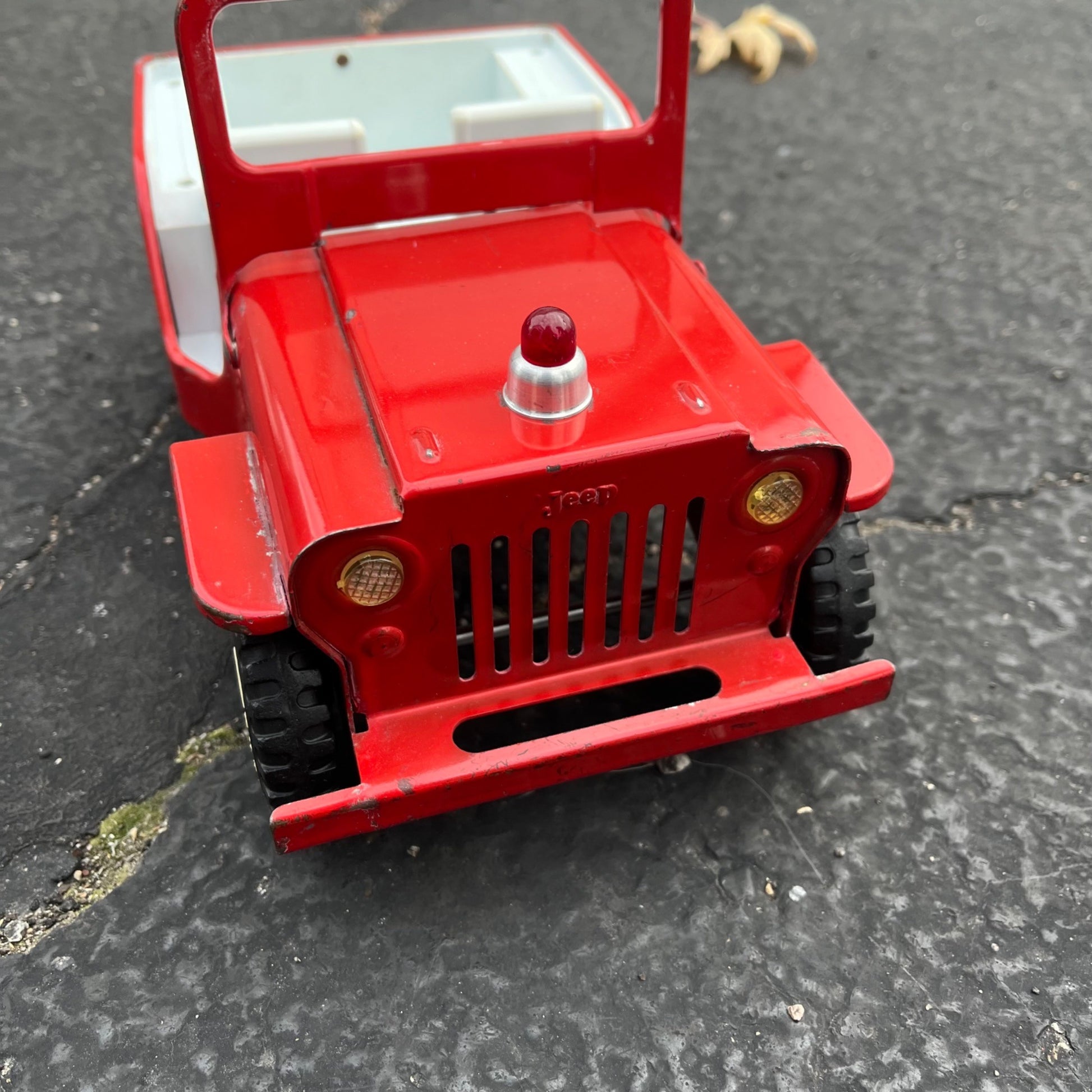 Vintage Tonka Willys Jeep Fire Pumper Red w/Siren Light Pressed Steel Toy