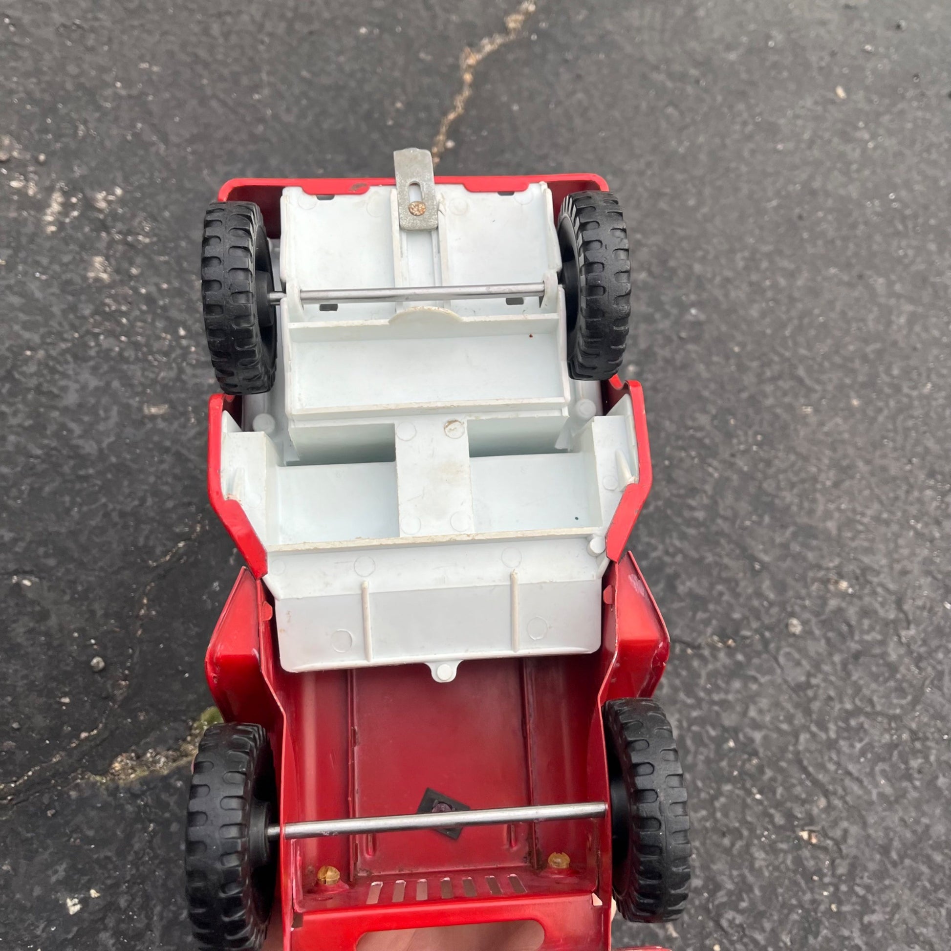 Vintage Tonka Willys Jeep Fire Pumper Red w/Siren Light Pressed Steel Toy