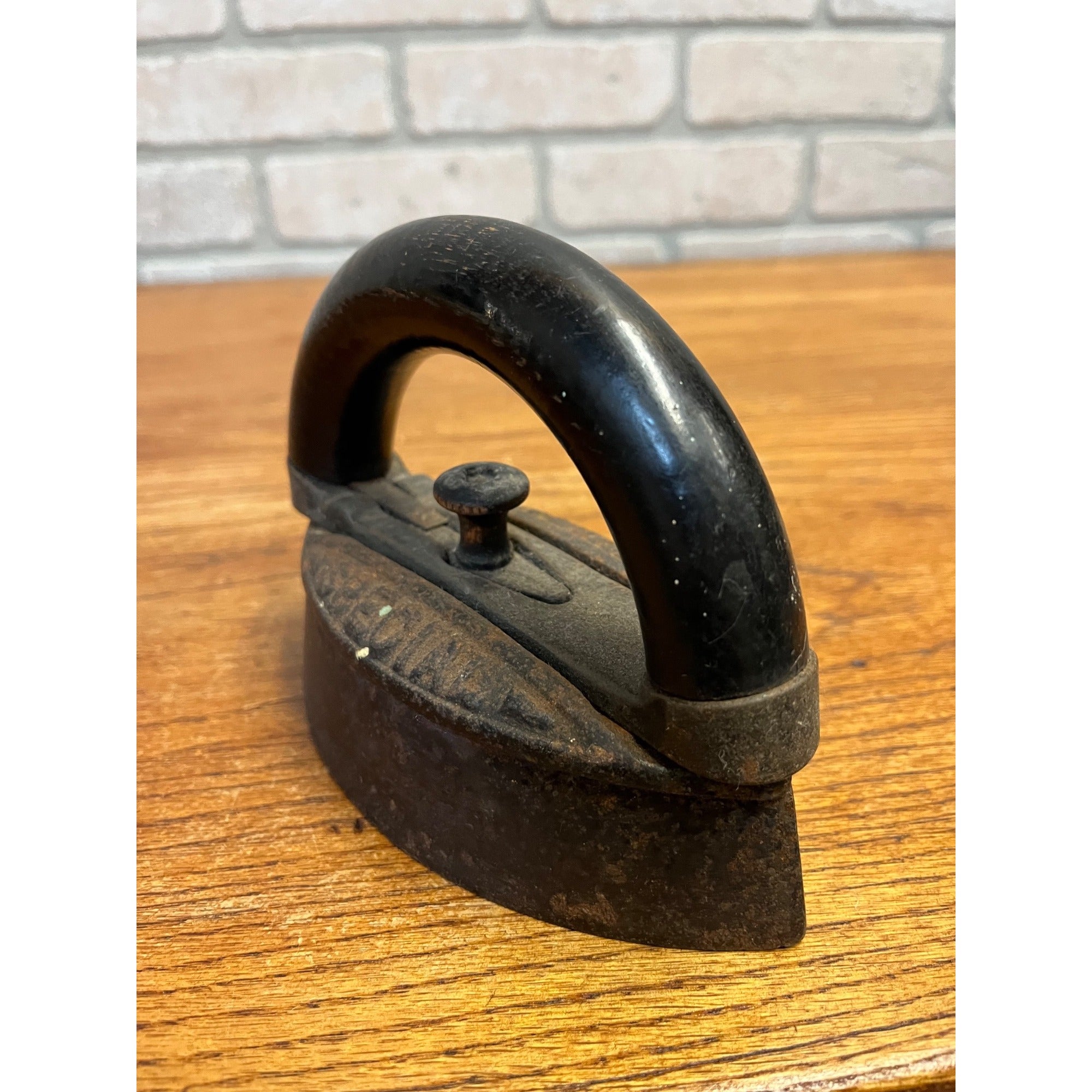 Vintage Antique Sad Iron Simmons Special Removable Wooden Handle Primitive