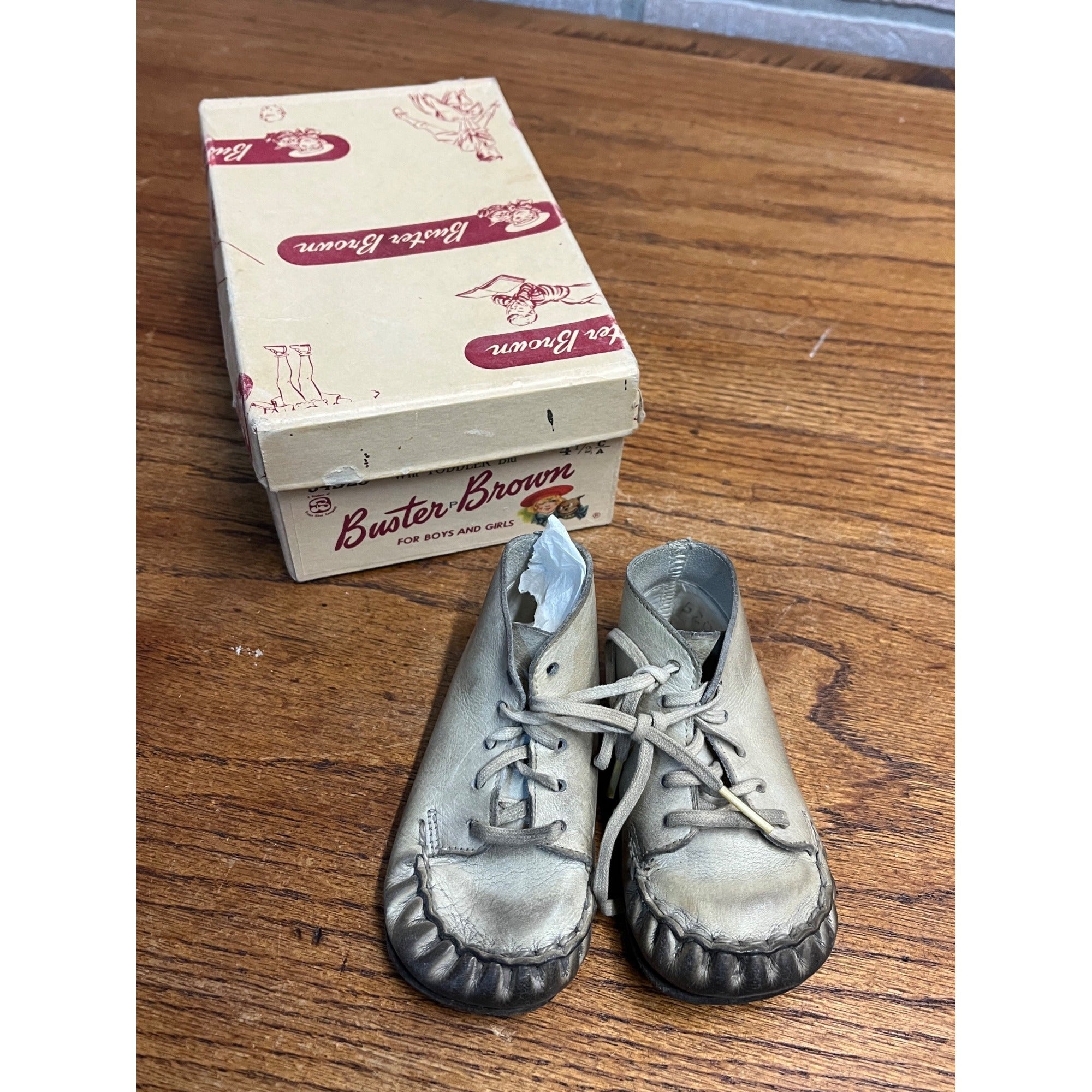 Vintage Buster Brown Toddler Baby Shoes Infant Store Display Original Box