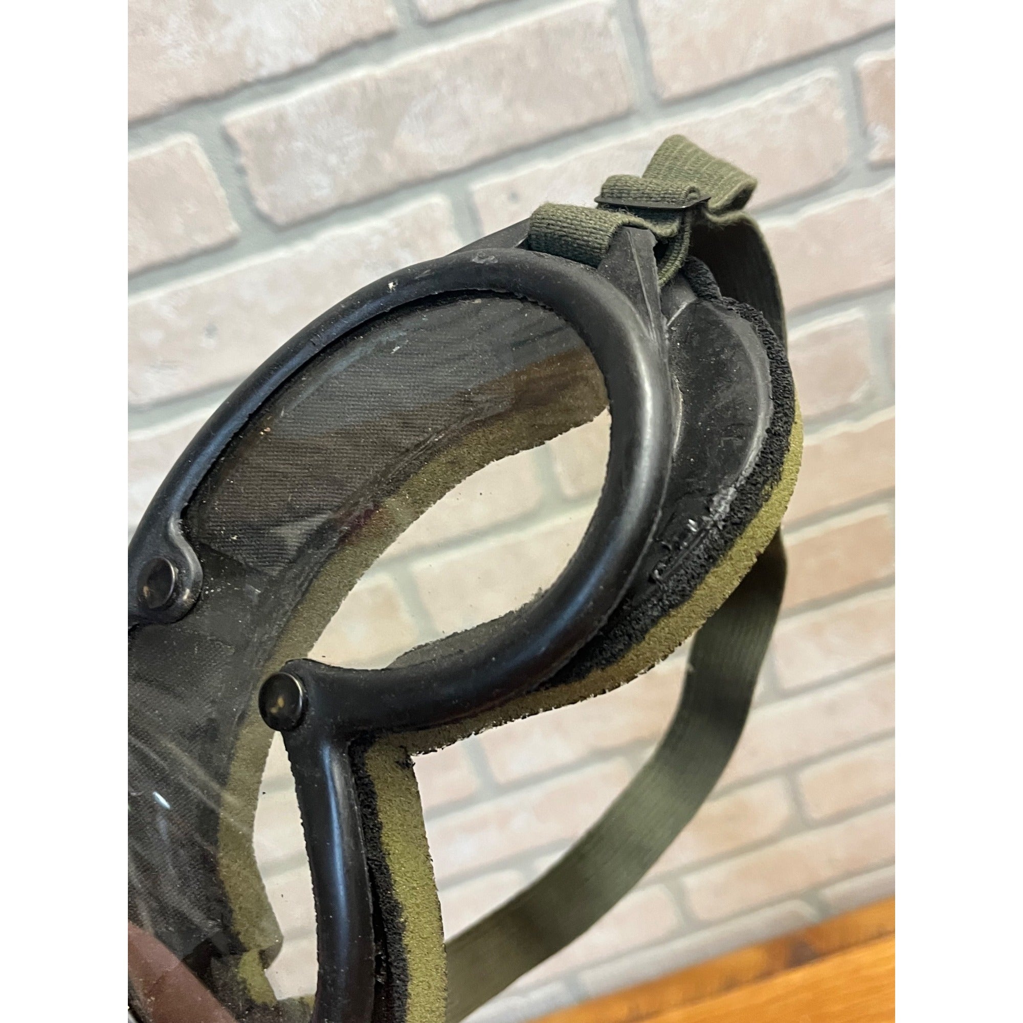 Vintage US Army Sun, Wind, & Dust Military Goggles WWII Dated 1974