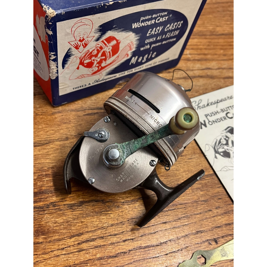 Vintage Shakespeare WonderCast Fishing Reel No. 1797 Push Button Level Wind USA Box