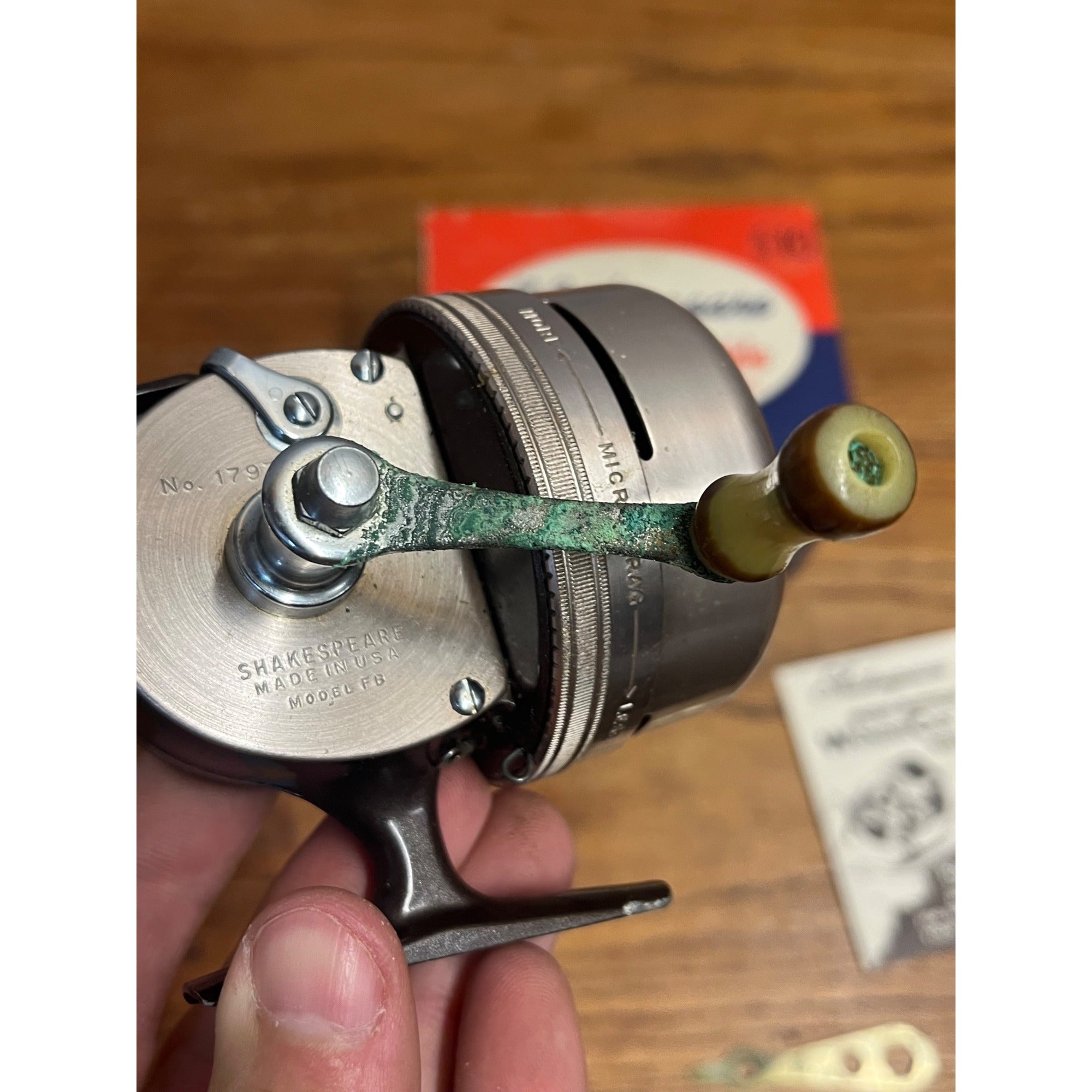 Vintage Shakespeare WonderCast Fishing Reel No. 1797 Push Button Level Wind USA Box