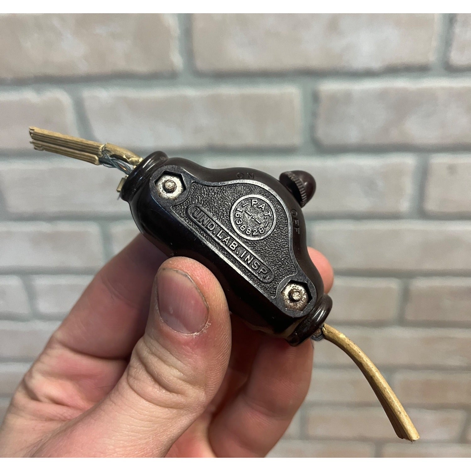 Vintage Carling Bakelite Inline Toggle Rocker Feed Thru Knob Switch 1638828