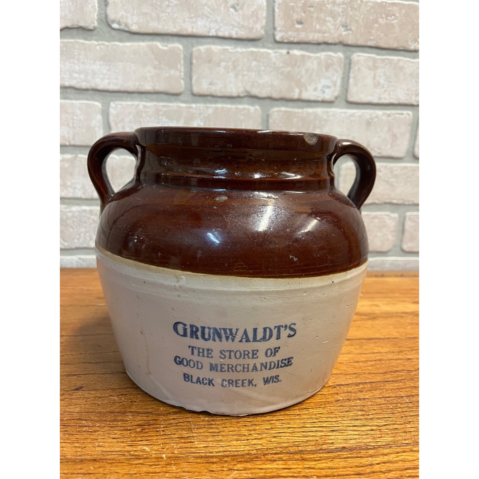 RARE Vintage Bean Pot Grunwaldt's Good Merchandise Black Creek, Wis. Wisconsin