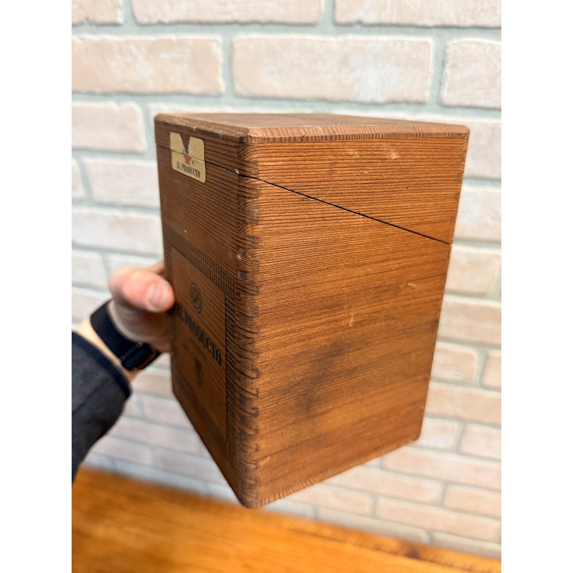 Vintage EL PRODUCTO Queens Wood Cigar Box With Glass Tubes