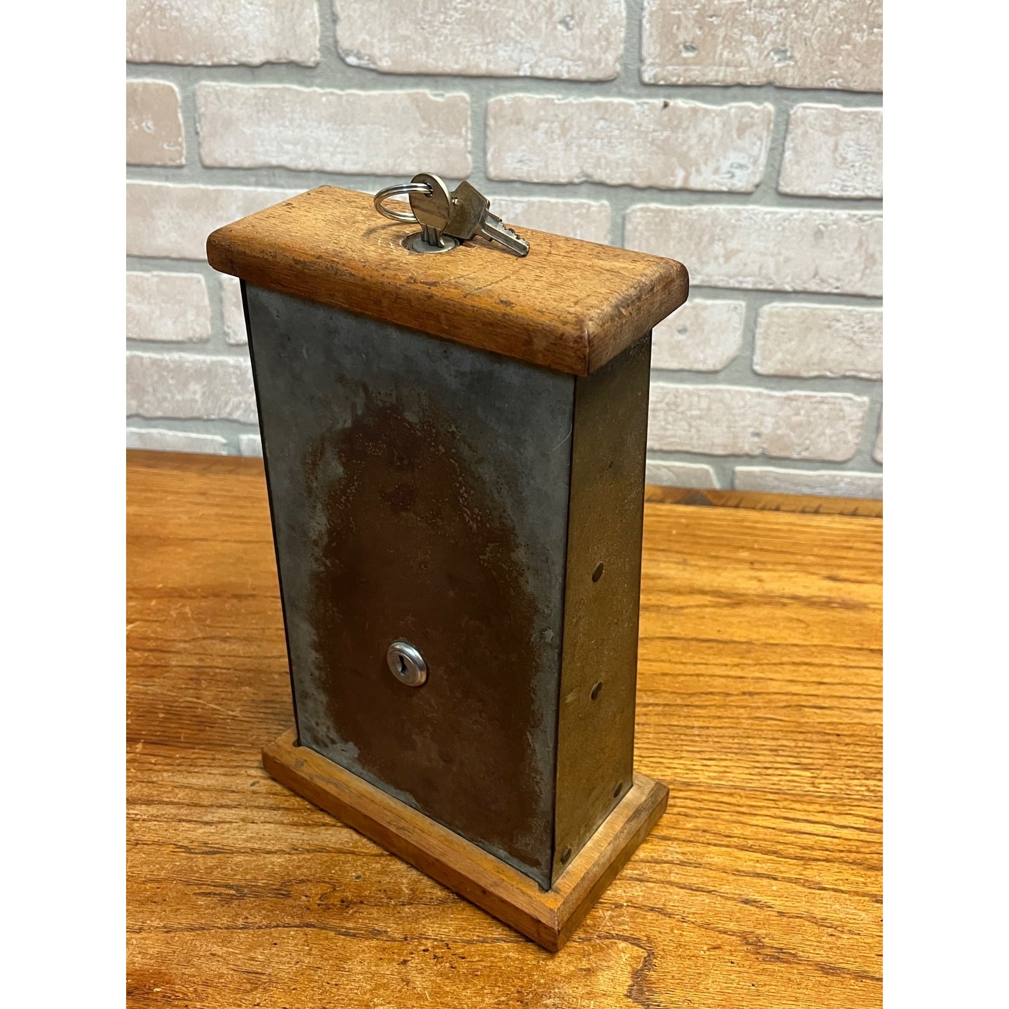 Vintage 1939 Genco “Punch A Ball” Coin-Op Trade Stimulator 5-Cent Tabletop