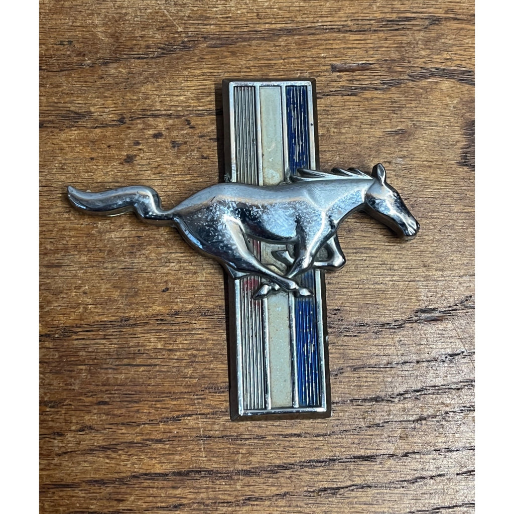 Vintage Ford Mustang 1964 GT LH Fender Emblem