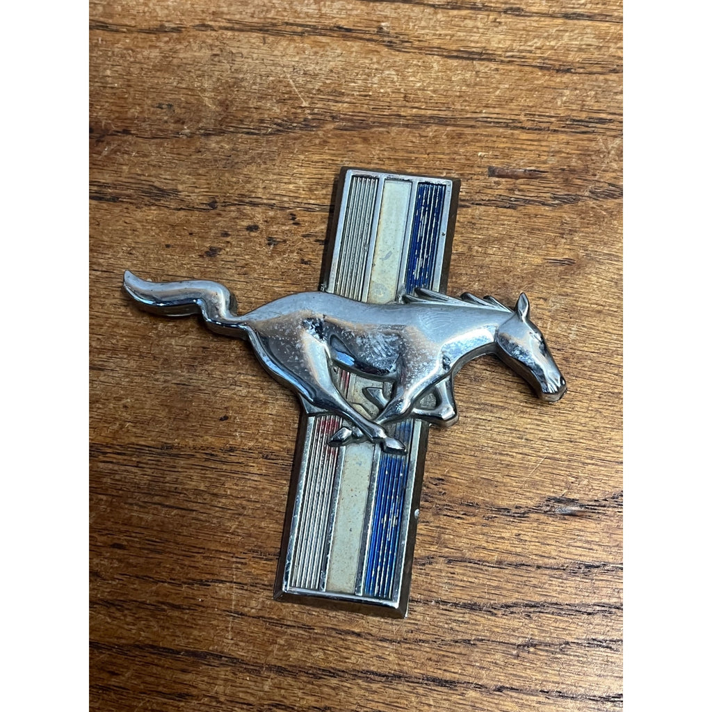 Vintage Ford Mustang 1964 GT LH Fender Emblem