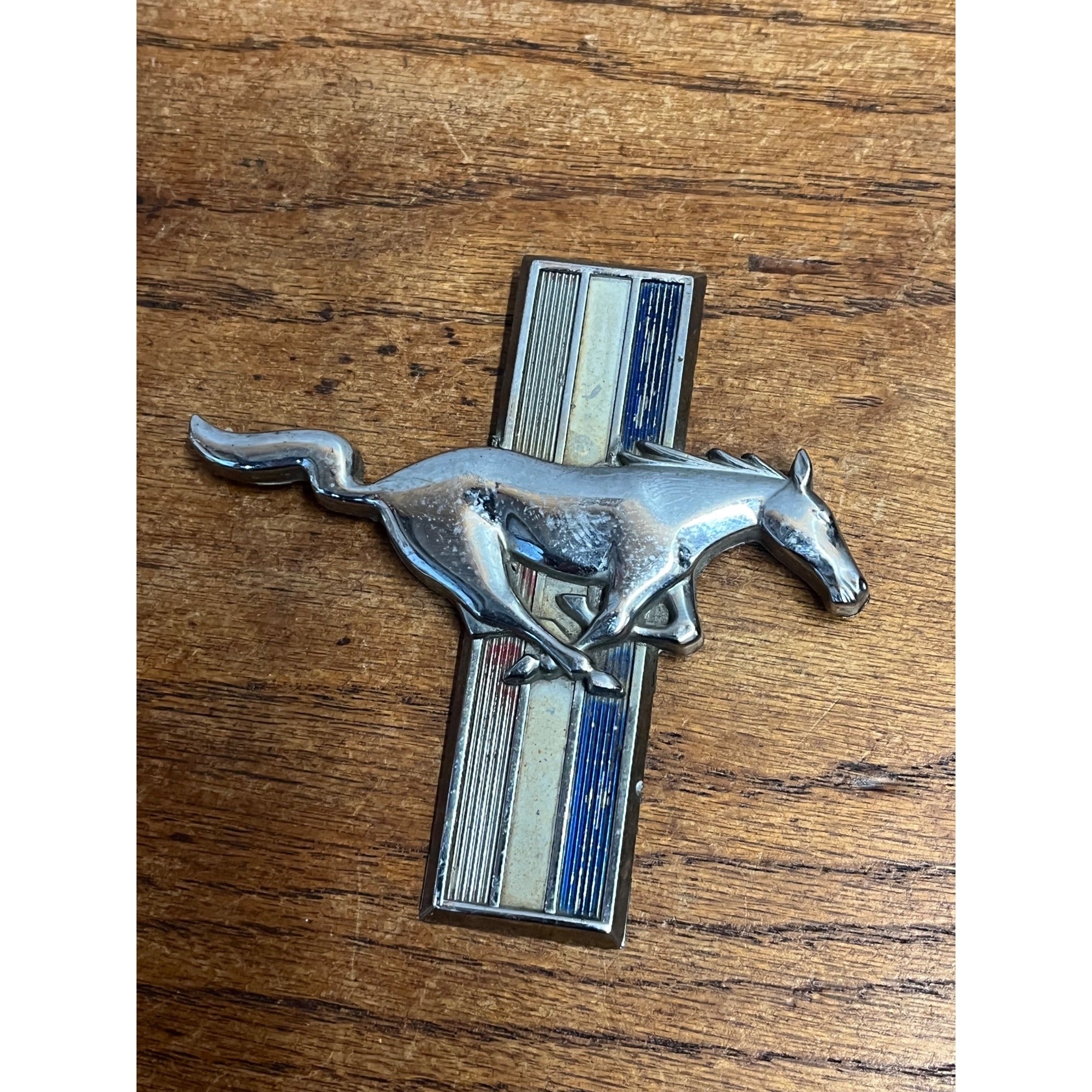Vintage Ford Mustang 1964 GT LH Fender Emblem