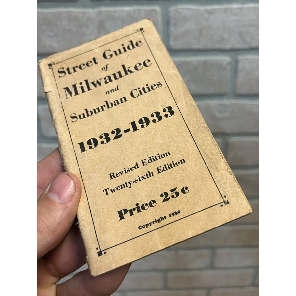 1932-33 Milwaukee Directory Street Guide Booklet Travel