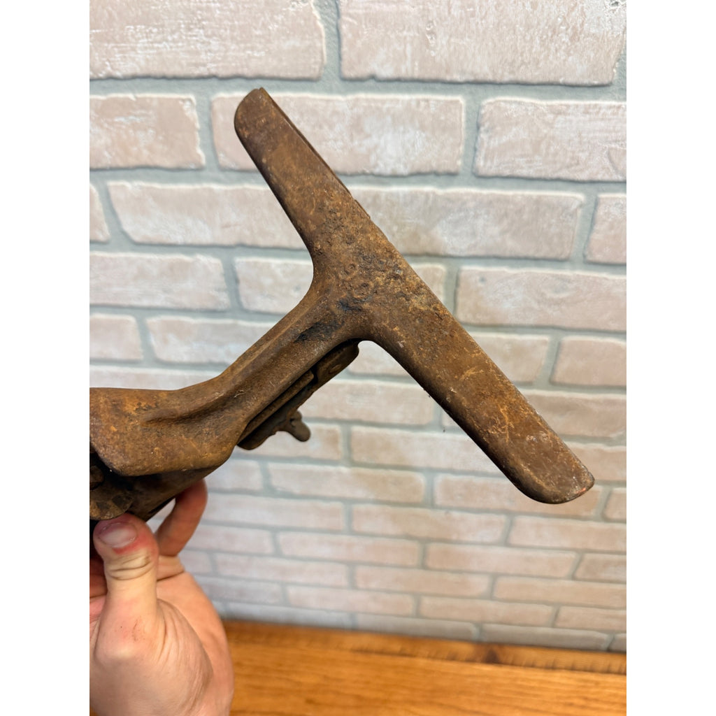 Antique Sargent & Co Hand Saw Sharpening Bench Vise 9-1/8" Jaws #90