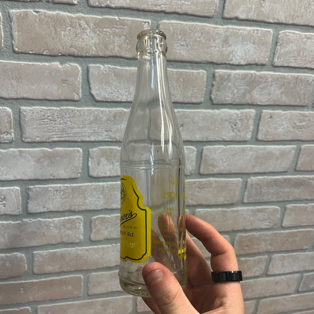 VERNOR'S GINGER ALE SODA BOTTLE~ELSONS BOTTLING WORKS ISHPEMING MI