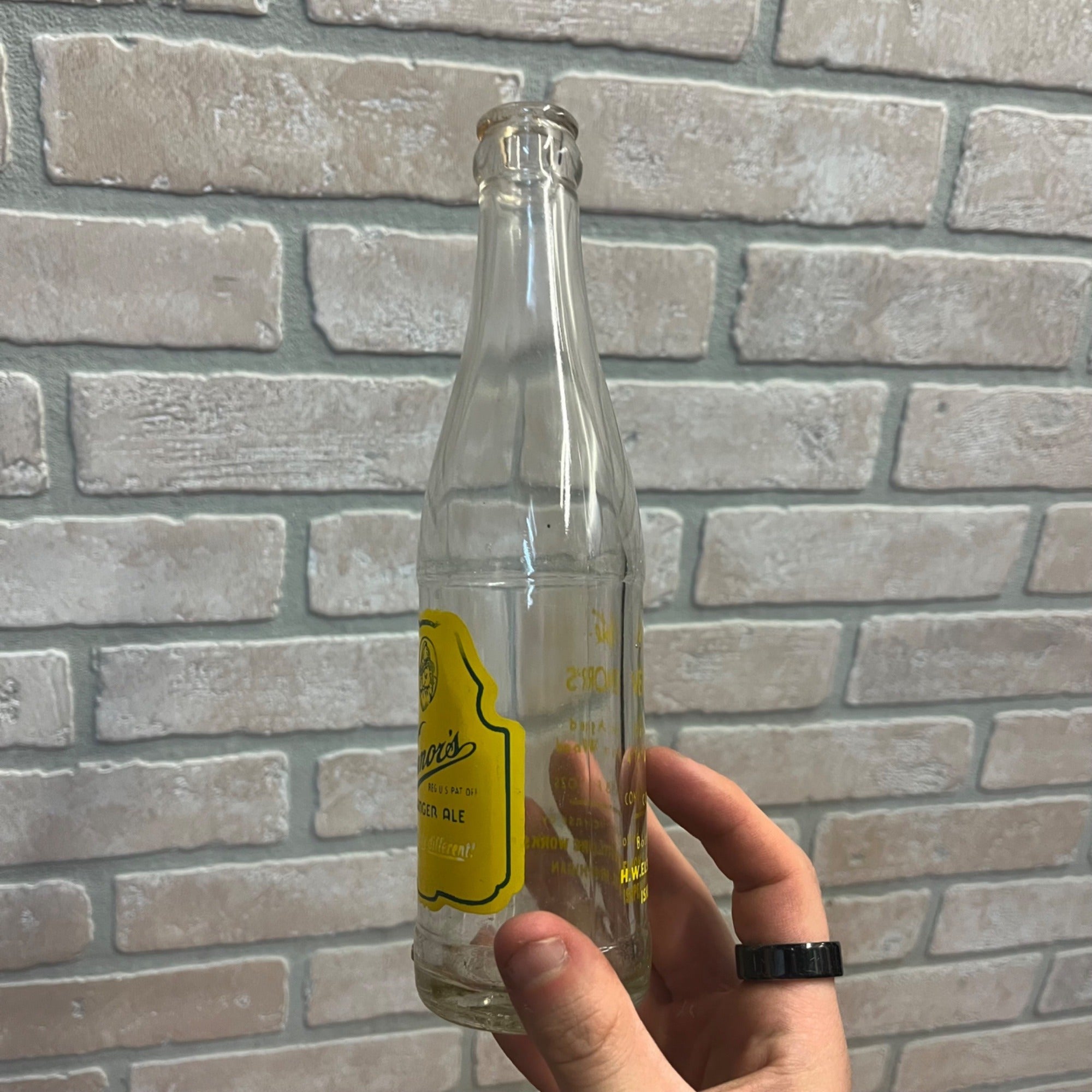 VERNOR'S GINGER ALE SODA BOTTLE~ELSONS BOTTLING WORKS ISHPEMING MI