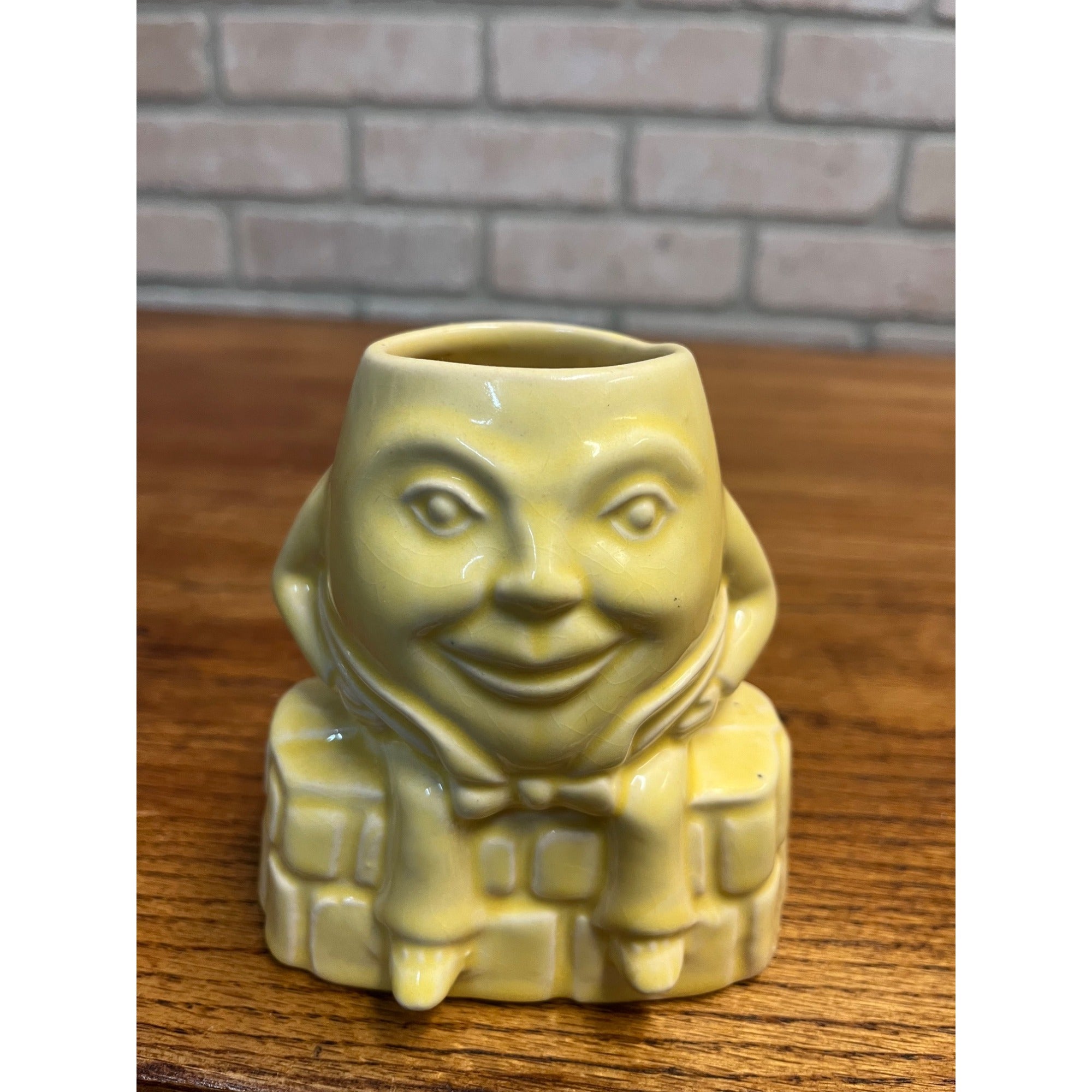 Vintage McCoy Ceramic Pottery Humpty Dumpty USA Yellow Planter Nursery Rhyme Egg