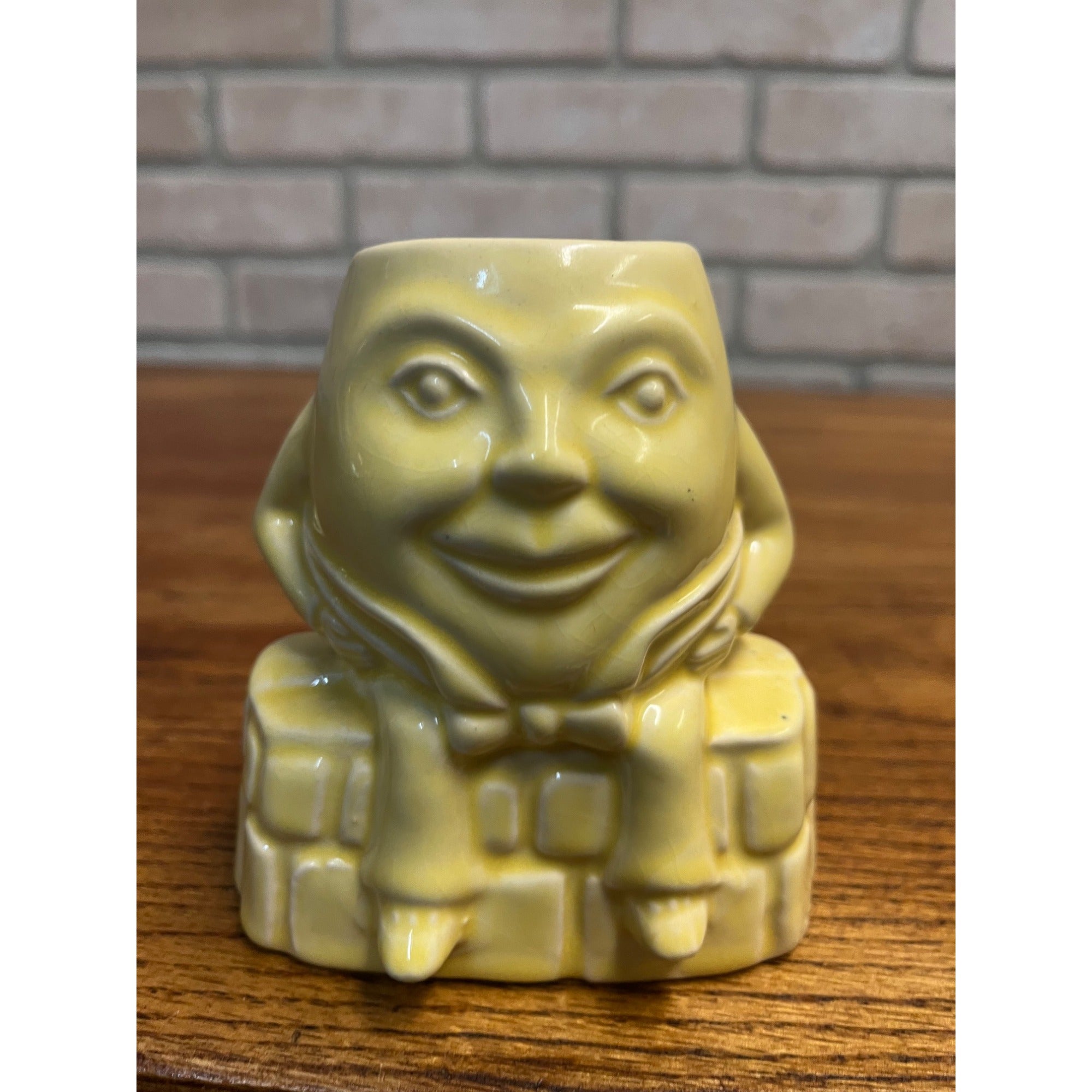Vintage McCoy Ceramic Pottery Humpty Dumpty USA Yellow Planter Nursery Rhyme Egg