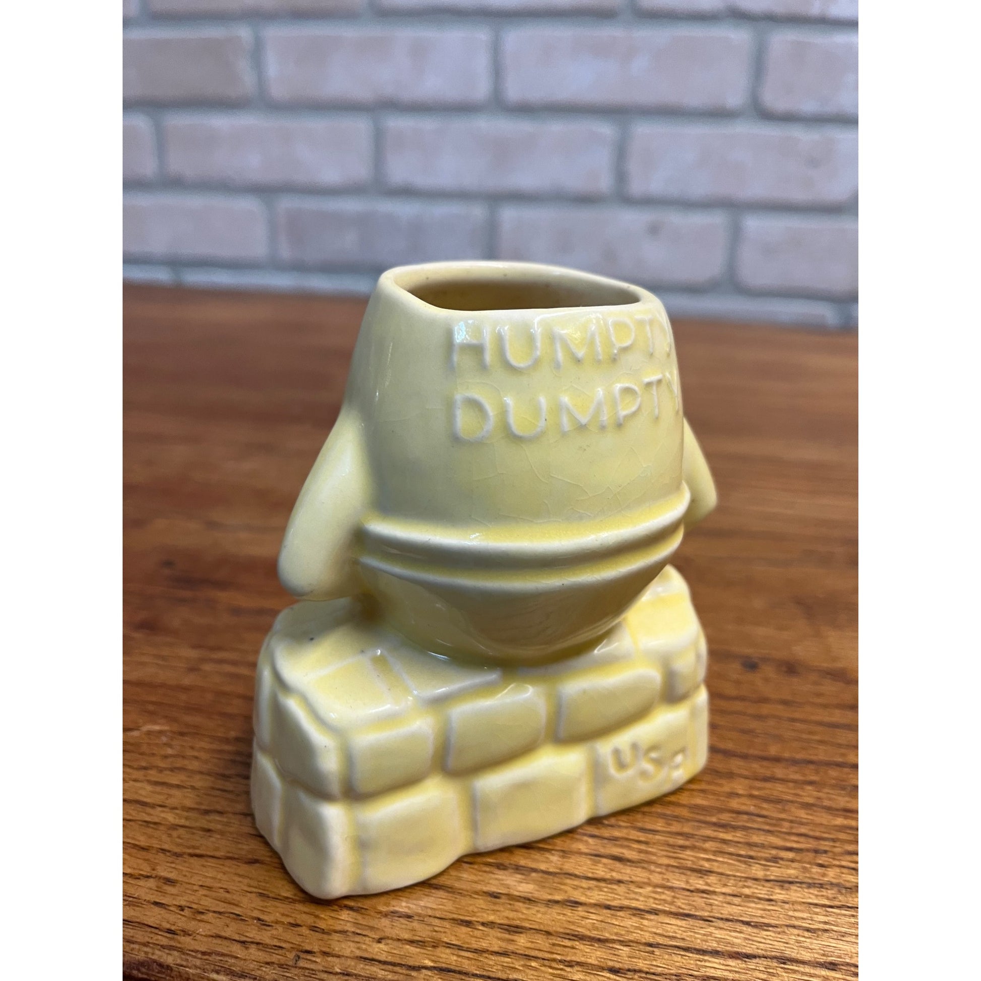 Vintage McCoy Ceramic Pottery Humpty Dumpty USA Yellow Planter Nursery Rhyme Egg