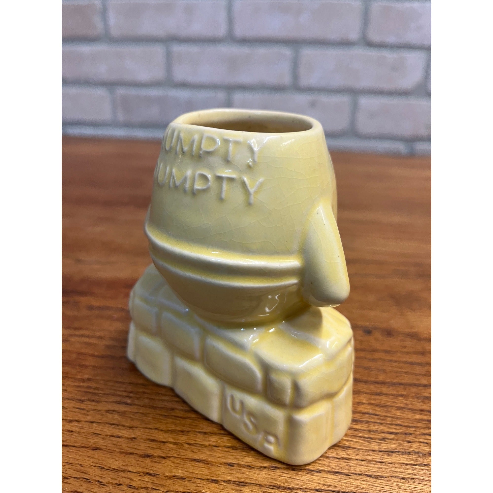 Vintage McCoy Ceramic Pottery Humpty Dumpty USA Yellow Planter Nursery Rhyme Egg