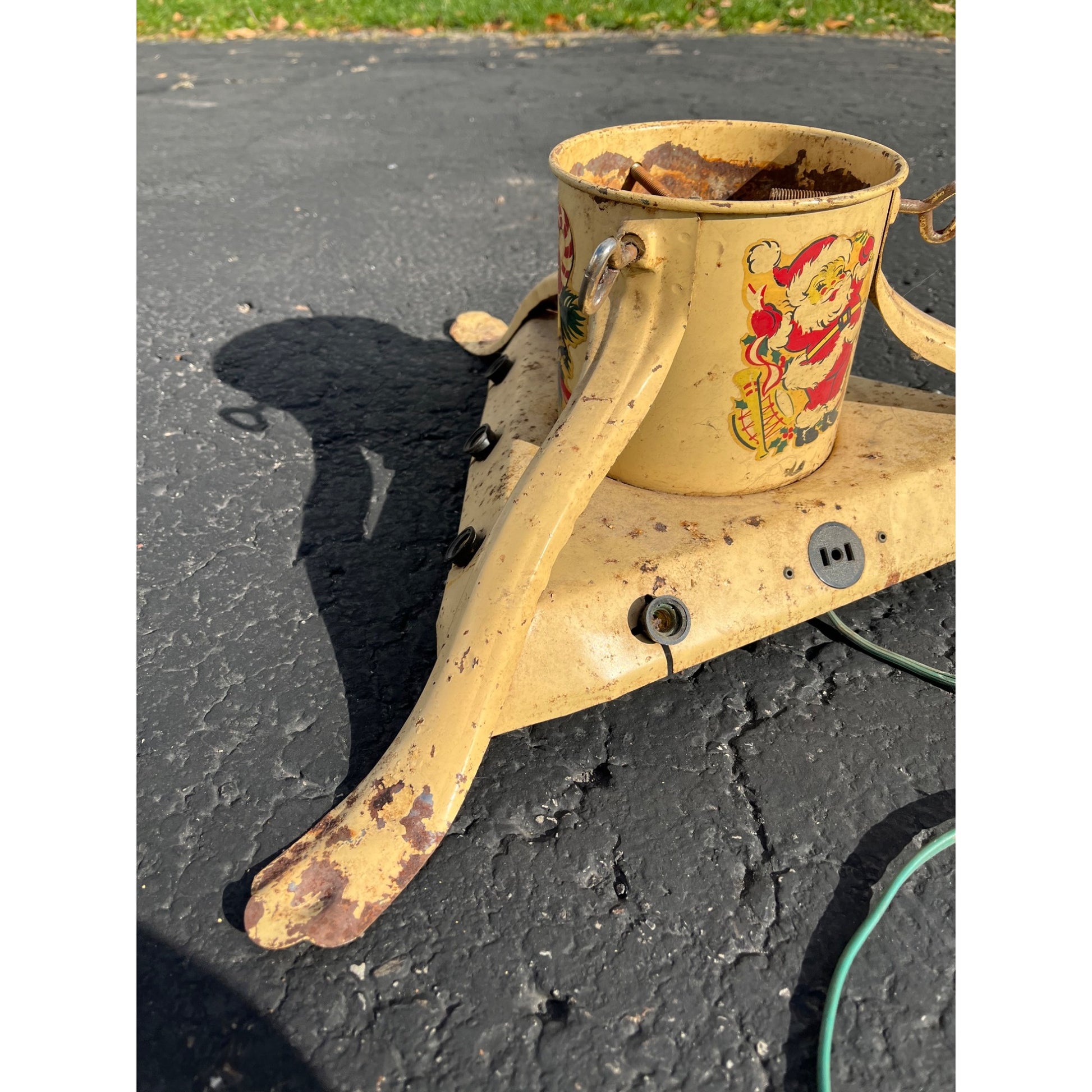 Vintage Metal Noma Electric Light Up Christmas Tree Stand Painted Santa - Works!