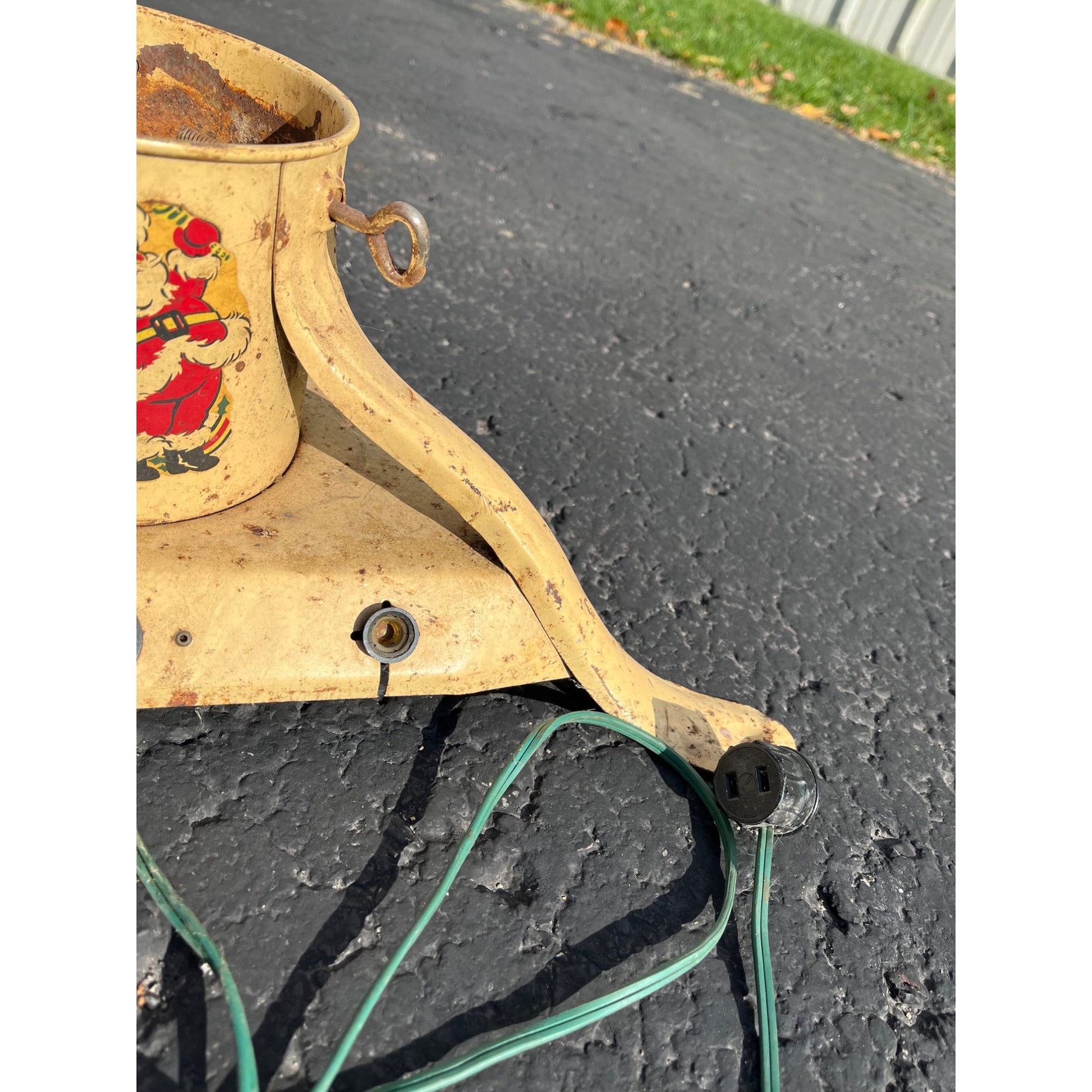 Vintage Metal Noma Electric Light Up Christmas Tree Stand Painted Santa - Works!