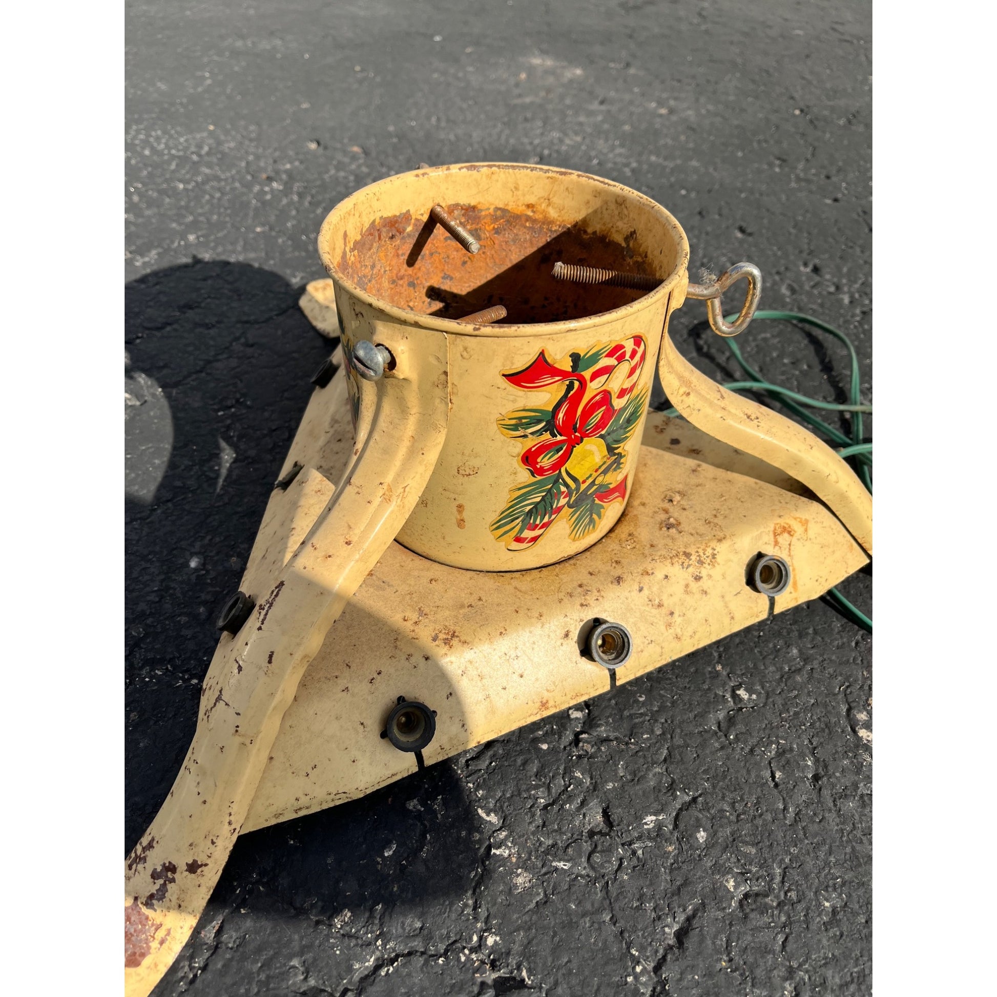 Vintage Metal Noma Electric Light Up Christmas Tree Stand Painted Santa - Works!