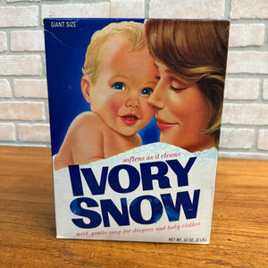 Vintage Giant Ivory Snow Laundry Detergent Powder Soap 32oz 1970s