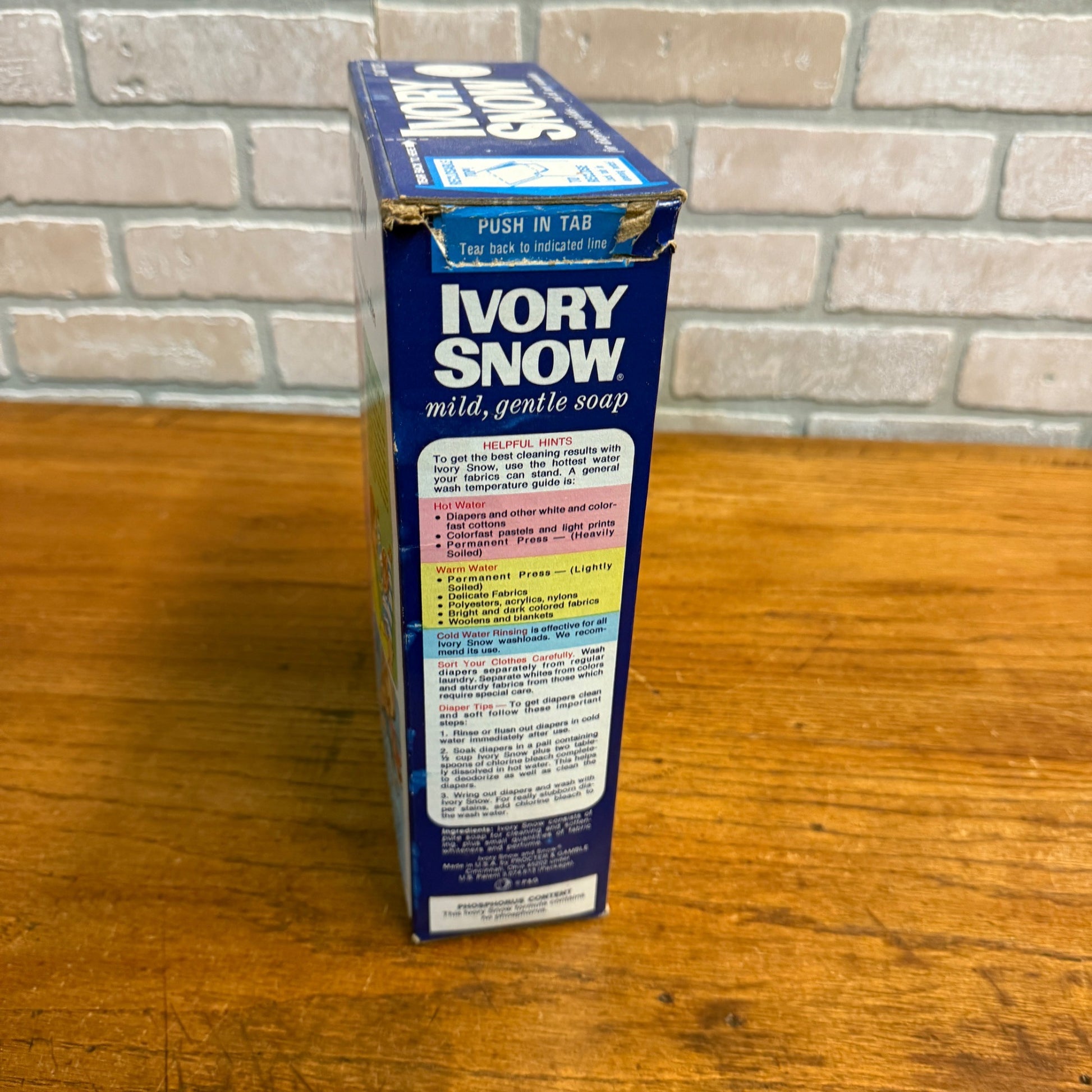 Vintage Giant Ivory Snow Laundry Detergent Powder Soap 32oz 1970s