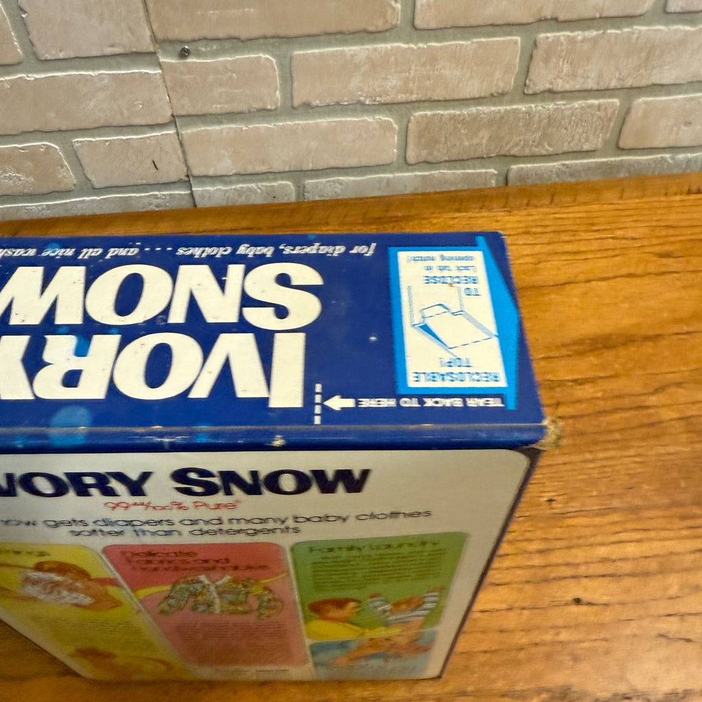 Vintage Giant Ivory Snow Laundry Detergent Powder Soap 32oz 1970s
