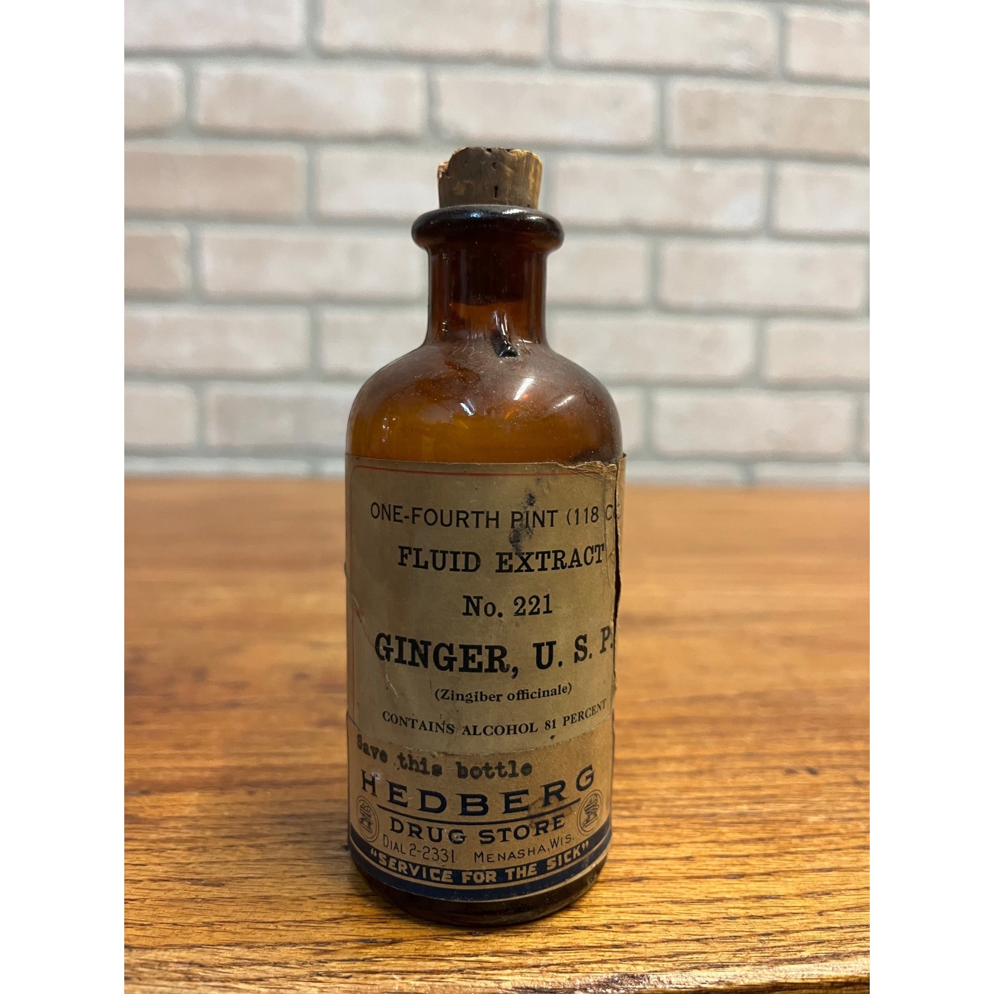 Vintage 1930s Hedberg Drug Store Menasha Wis WI Label Medicin Apothecary Bottle