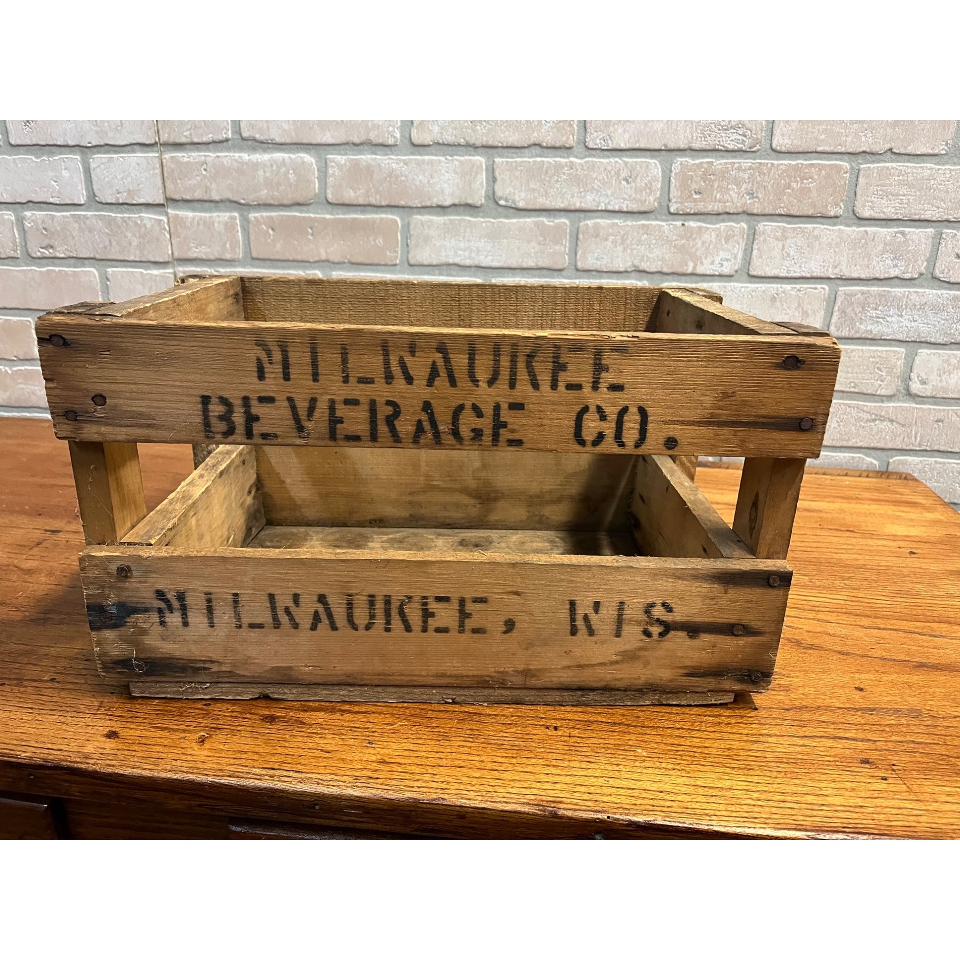 Vintage 1940s Milwaukee Beverage Co. Wooden Crate Soda Bottle Carrier Box Wis WI