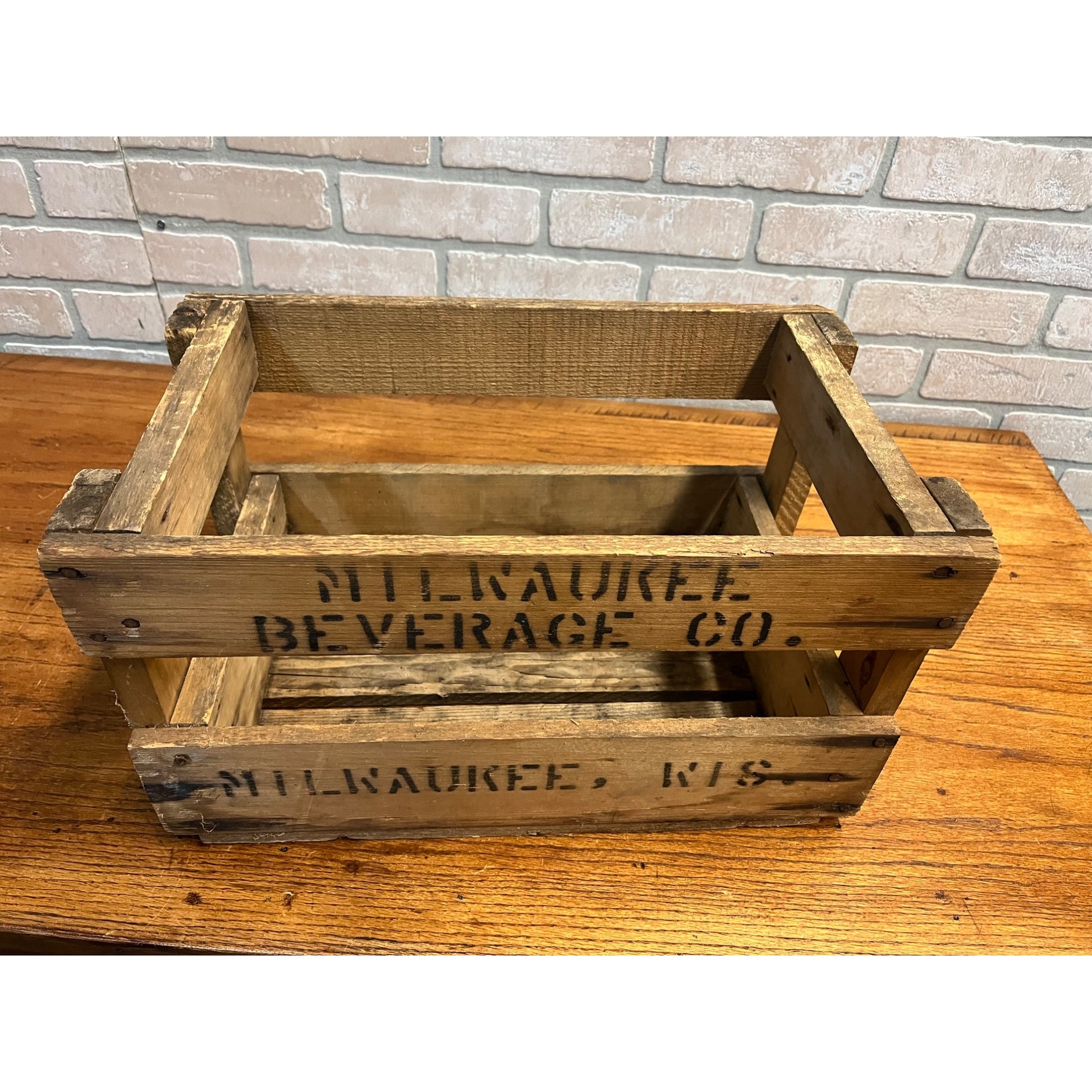 Vintage 1940s Milwaukee Beverage Co. Wooden Crate Soda Bottle Carrier Box Wis WI