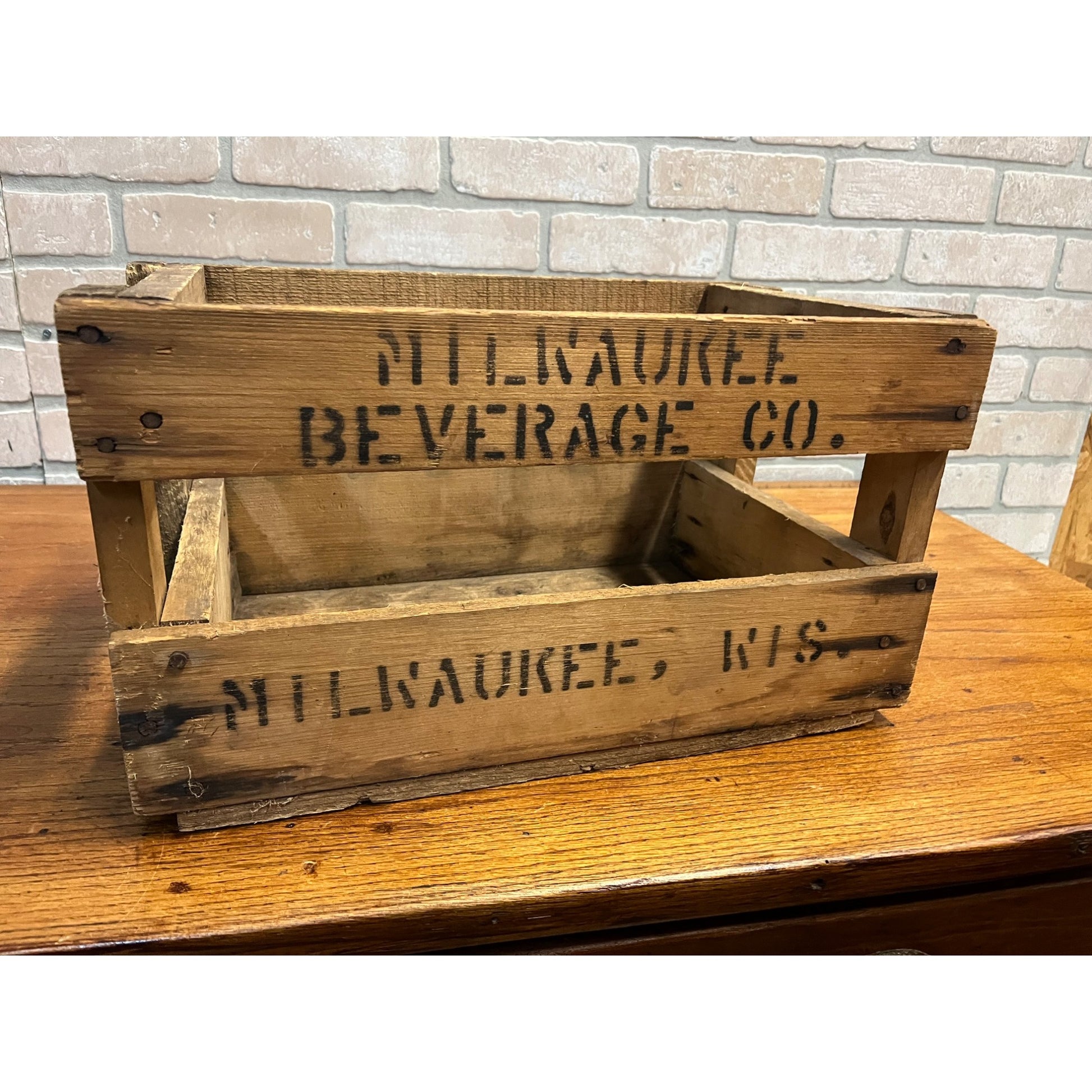 Vintage 1940s Milwaukee Beverage Co. Wooden Crate Soda Bottle Carrier Box Wis WI