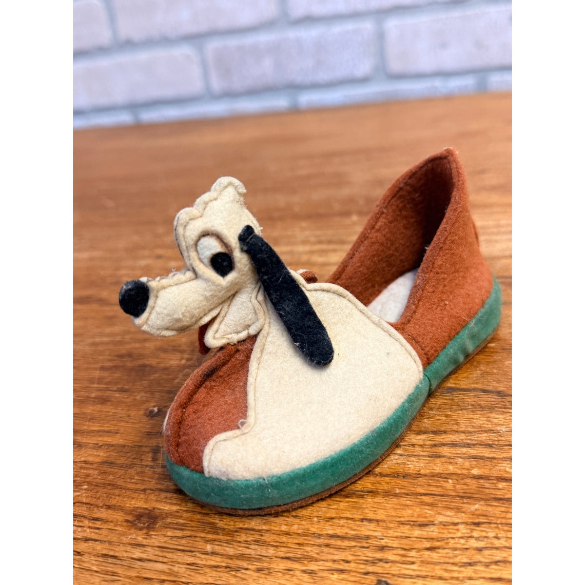 Vintage 1940s Walt Disney Pluto Size 4 Trimfoot Felt Childrens House Shoes