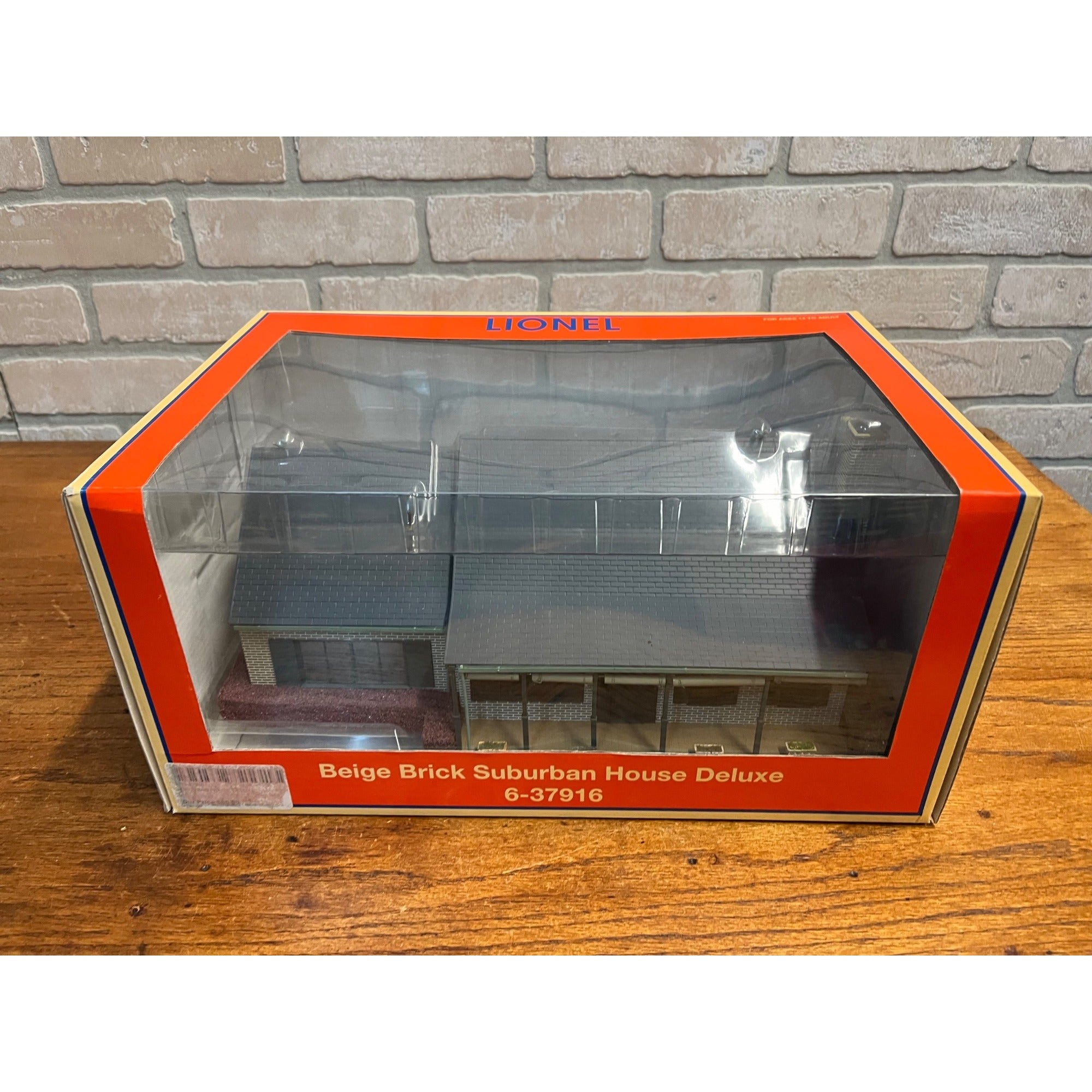 Lionel Beige Brick Suburban House Deluxe 6-37916 With Original Box