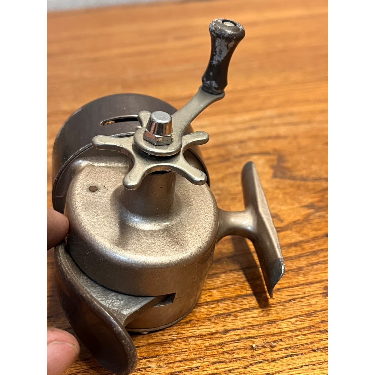Shakespeare WonderCast 1771 ED Vintage Spincasting Fishing Reel, Brown