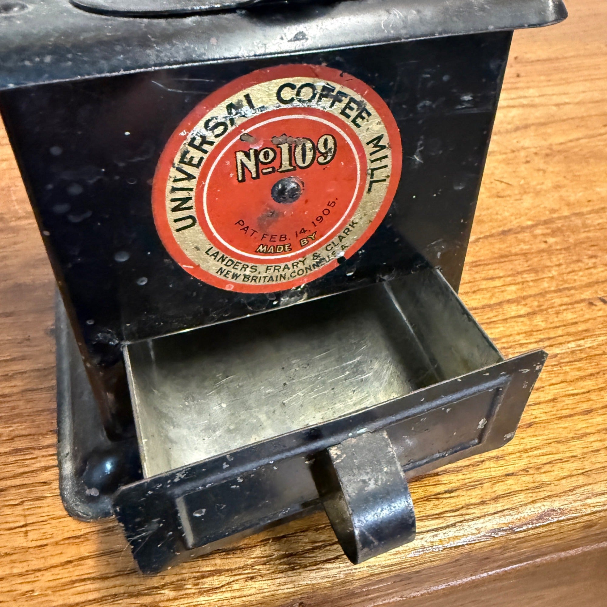 Universal Coffee Mill No. 109 One Pound Coffee Grinder Landers Frary & Clark