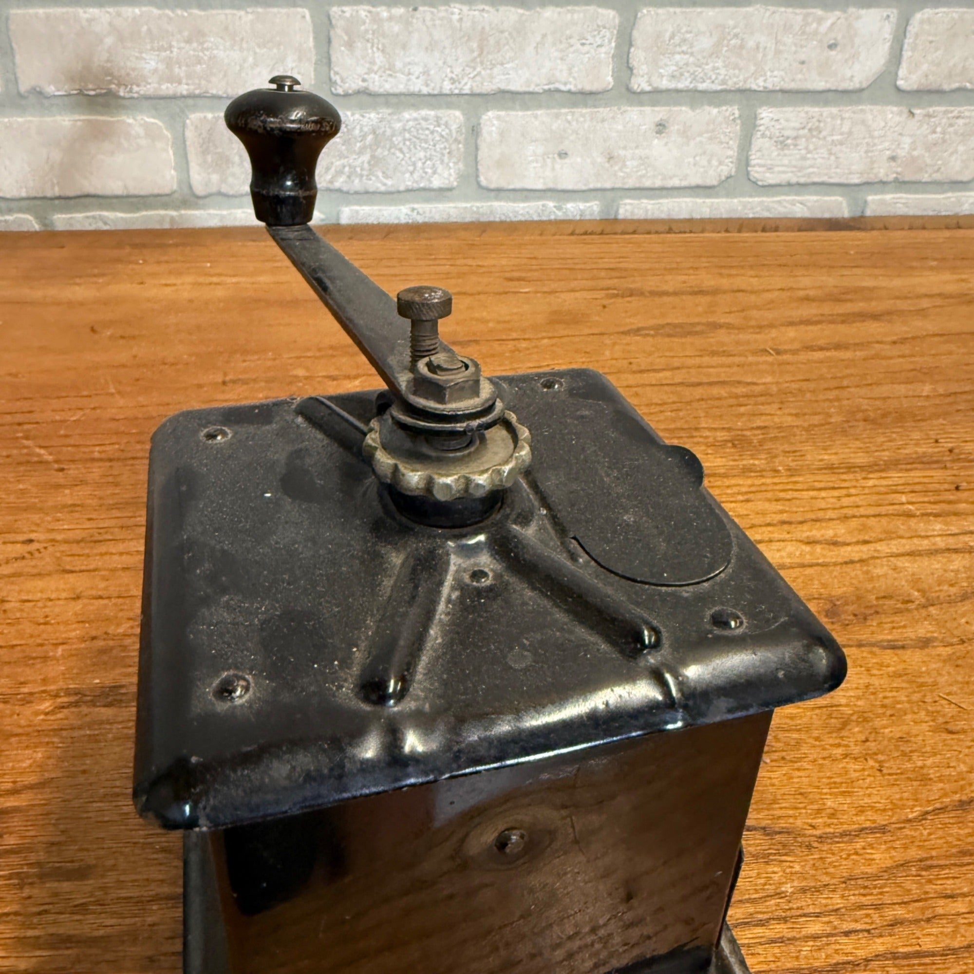 Universal Coffee Mill No. 109 One Pound Coffee Grinder Landers Frary & Clark