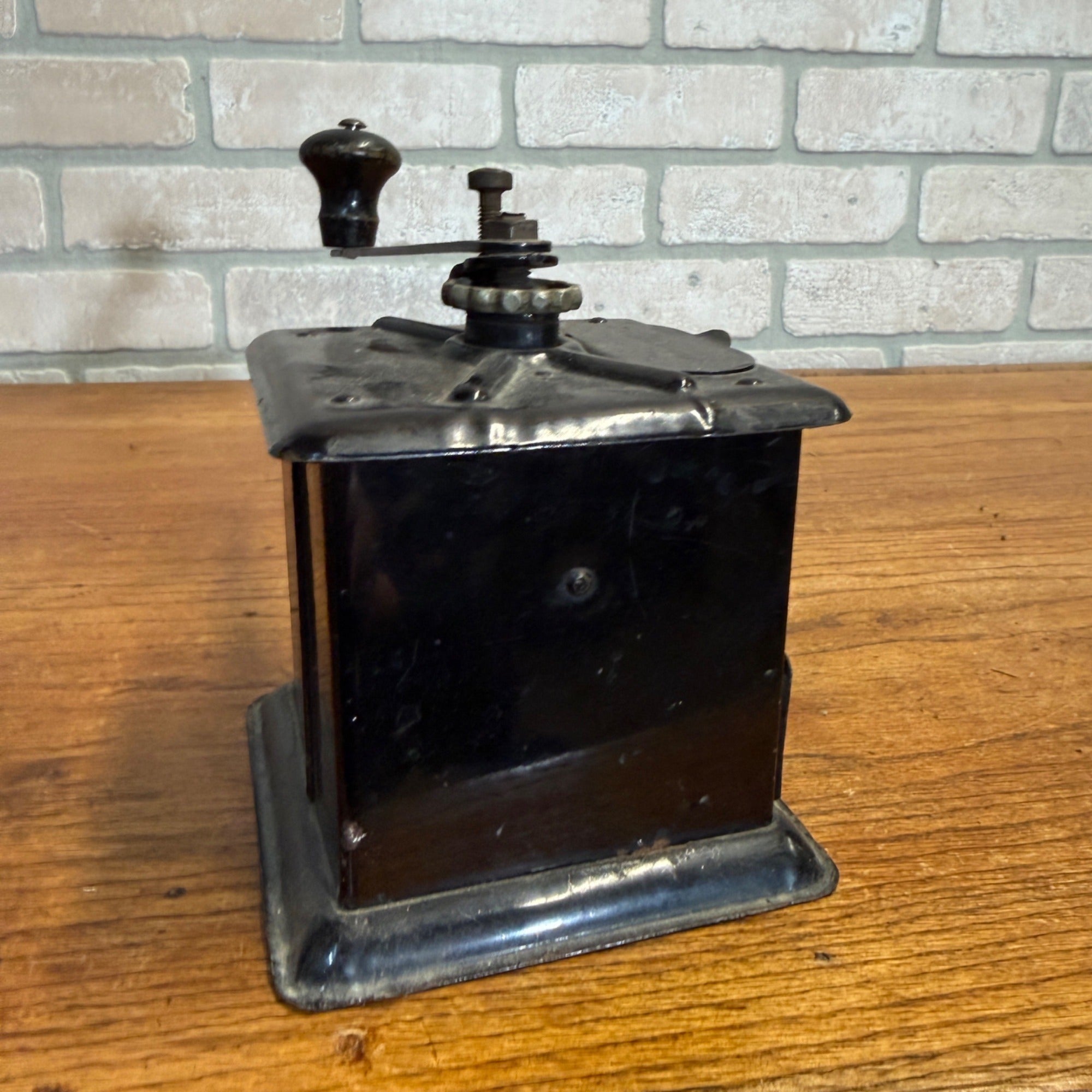 Universal Coffee Mill No. 109 One Pound Coffee Grinder Landers Frary & Clark