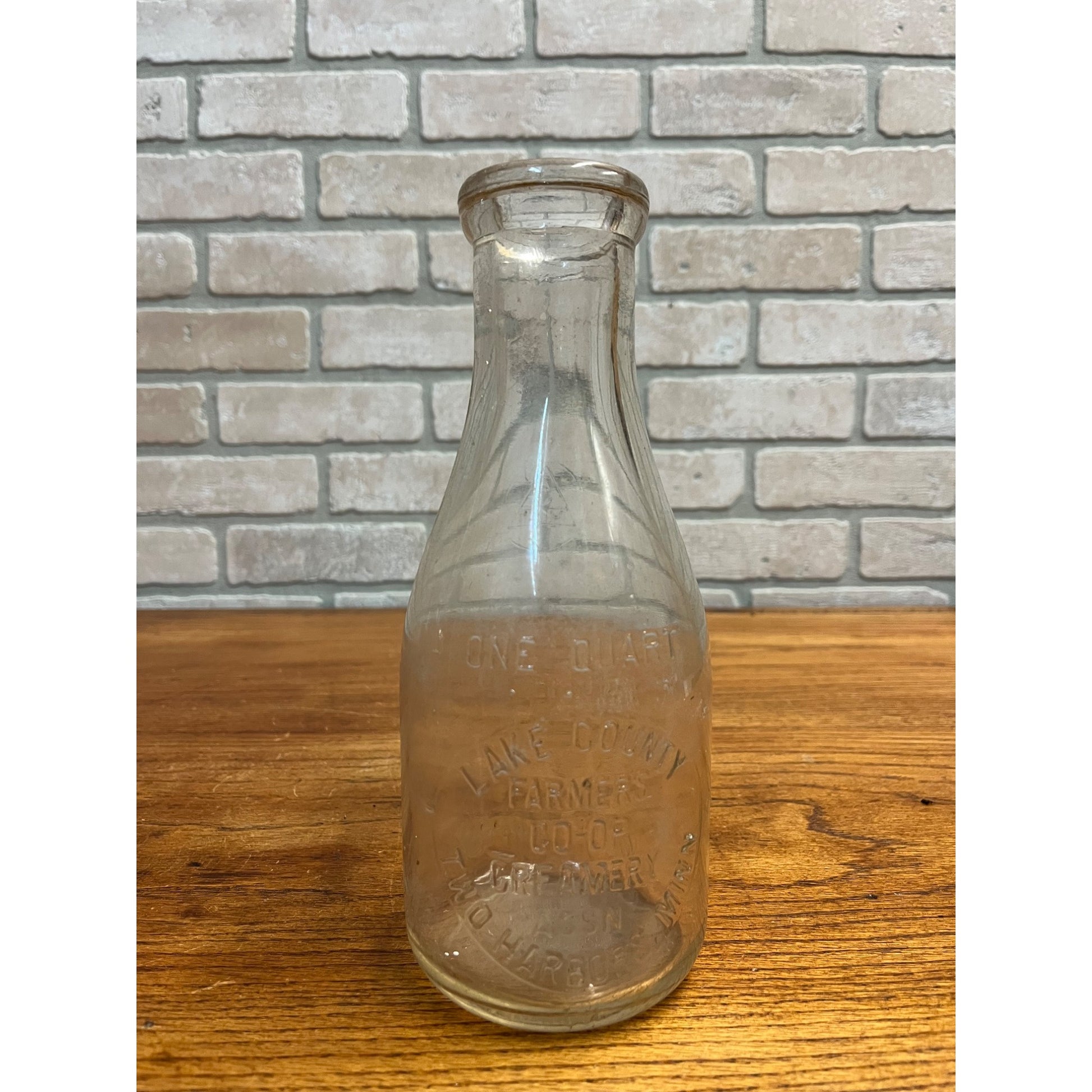 Vintage Lake County Farmers Co-Op Creamery Two Harbors Minnesota Milk Bottle Quart