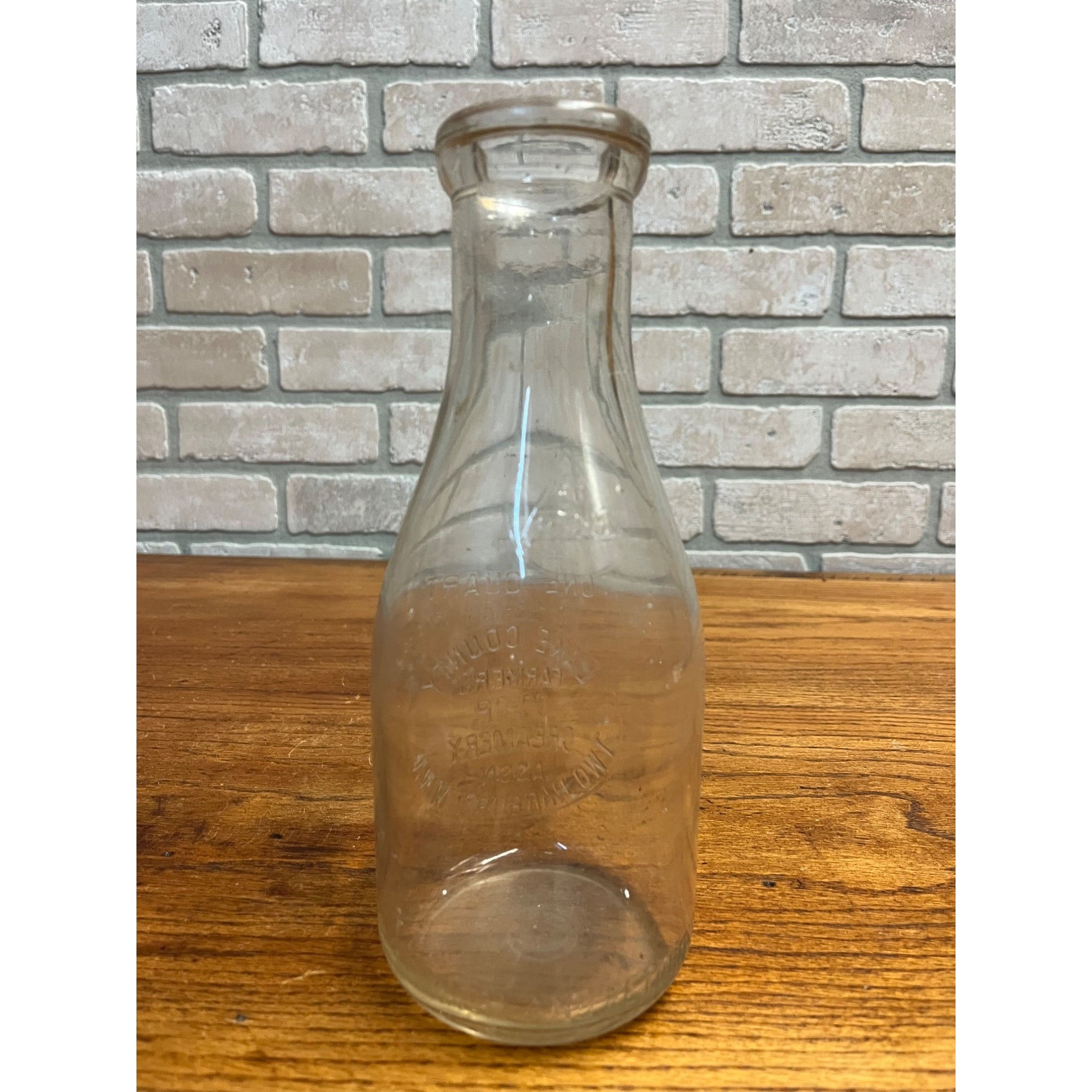 Vintage Lake County Farmers Co-Op Creamery Two Harbors Minnesota Milk Bottle Quart