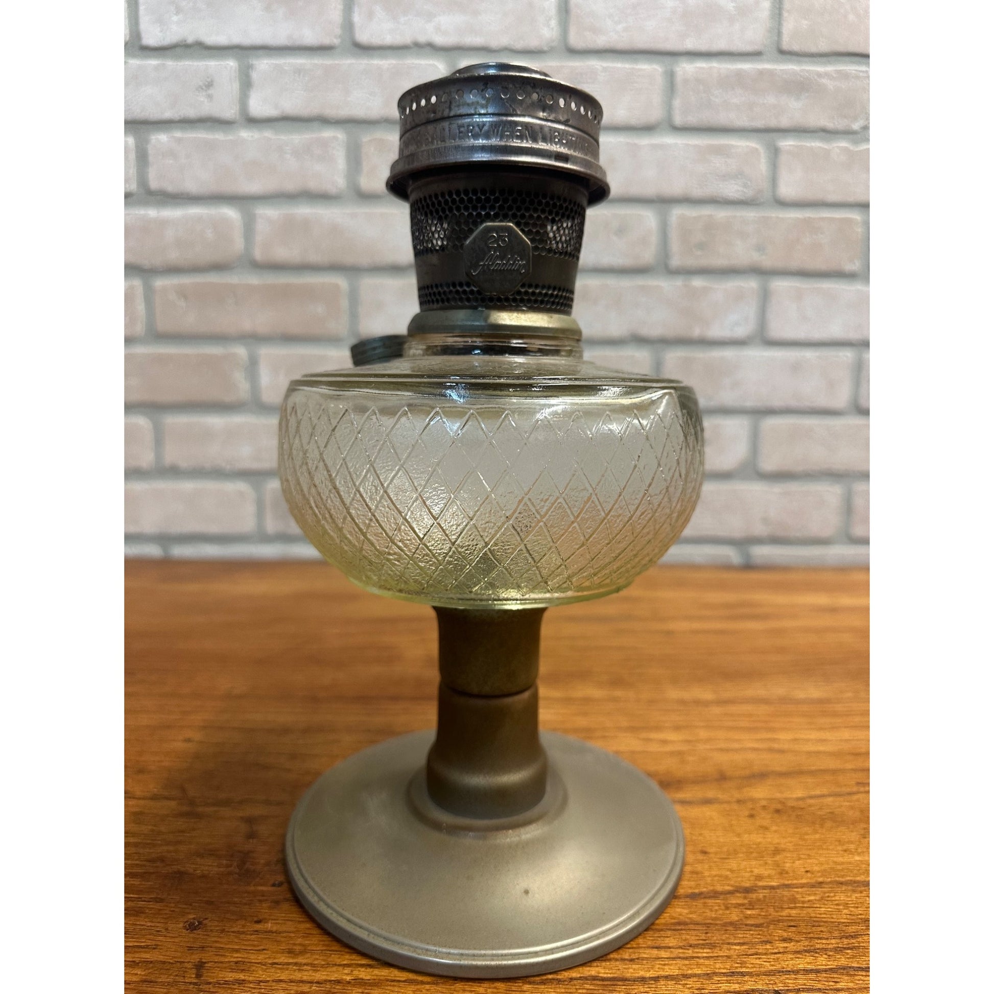 Aladdin Model C Brazil Quilted Glass Font With Steel Stem And Foot Oil Lamp