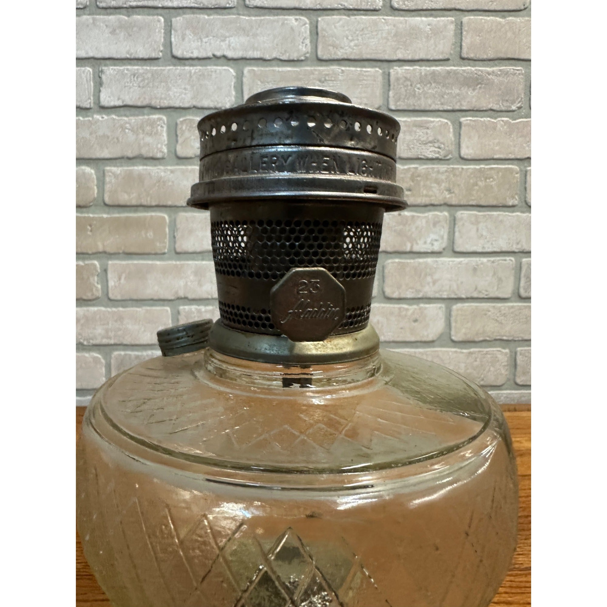 Aladdin Model C Brazil Quilted Glass Font With Steel Stem And Foot Oil Lamp