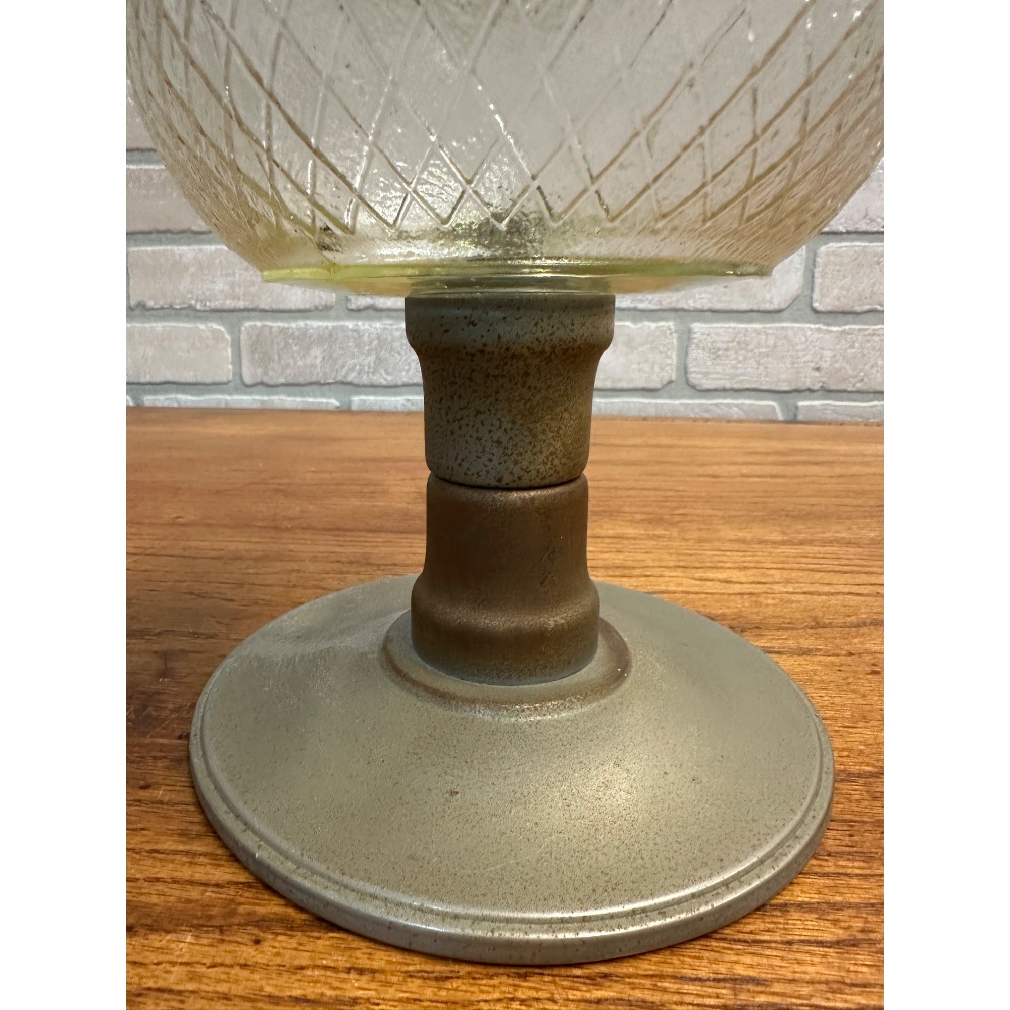 Aladdin Model C Brazil Quilted Glass Font With Steel Stem And Foot Oil Lamp