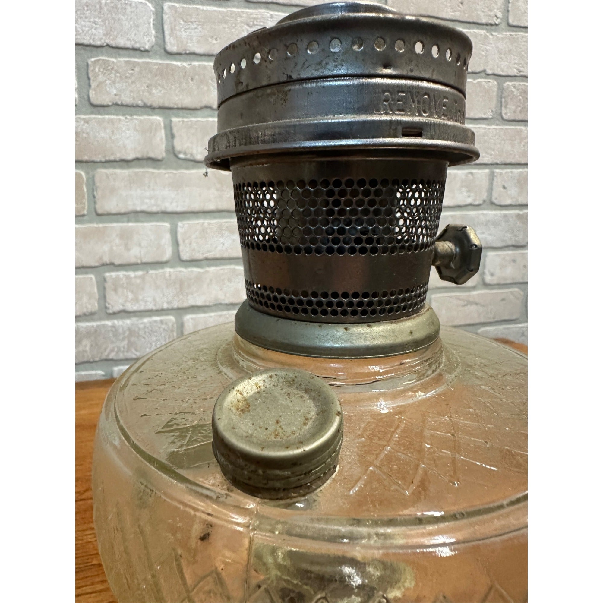 Aladdin Model C Brazil Quilted Glass Font With Steel Stem And Foot Oil Lamp