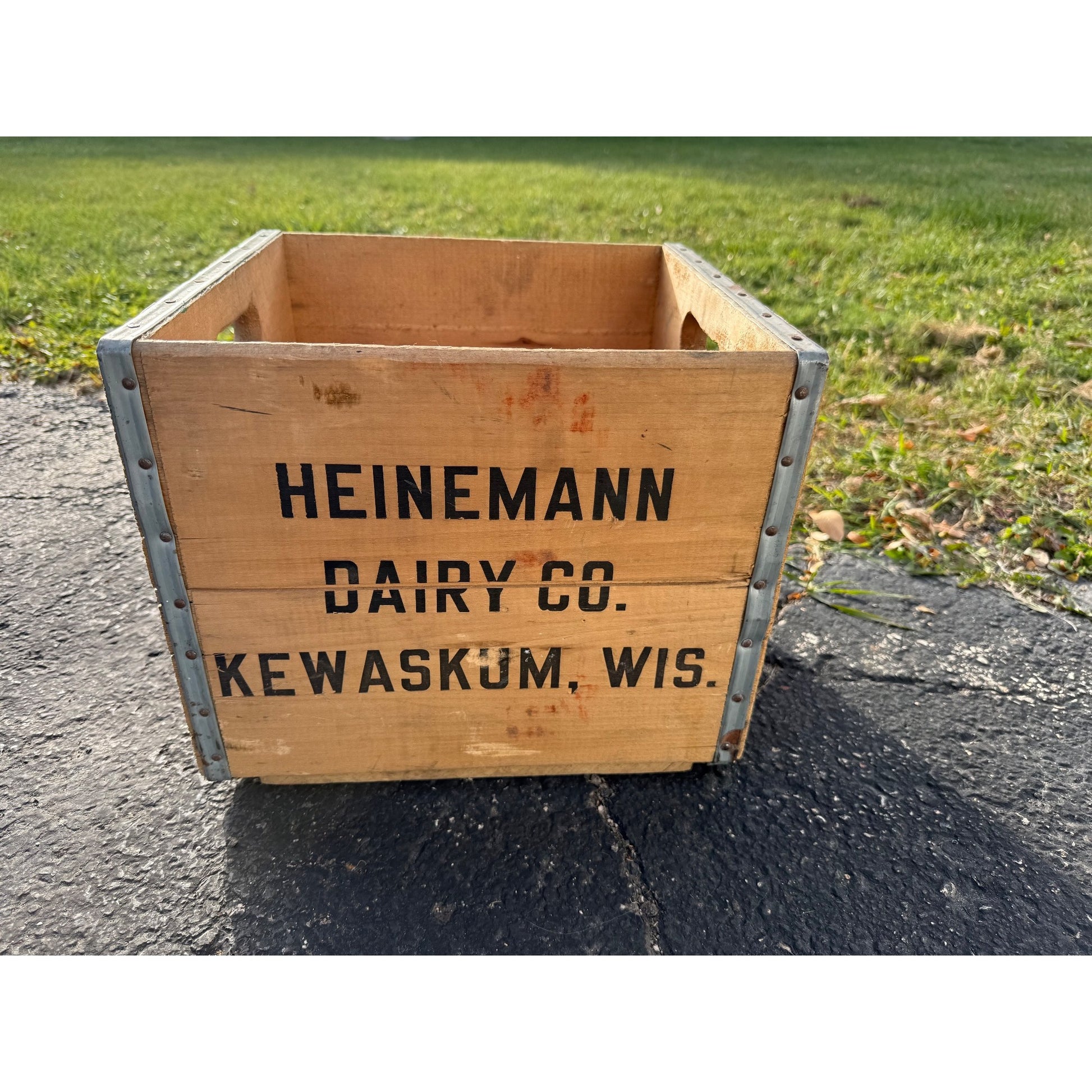 Vintage Heinemann Dairy Co Wooden Crate Kewaskum Wisconsin Milk Crate