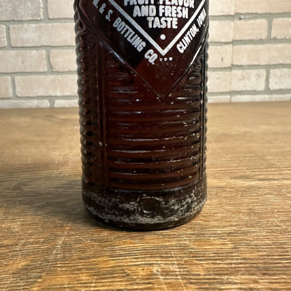 1951  7oz ORANGE CRUSH ACL AMBER SODA BOTTLE M. & S. BOTTLING CLINTON, IOWA